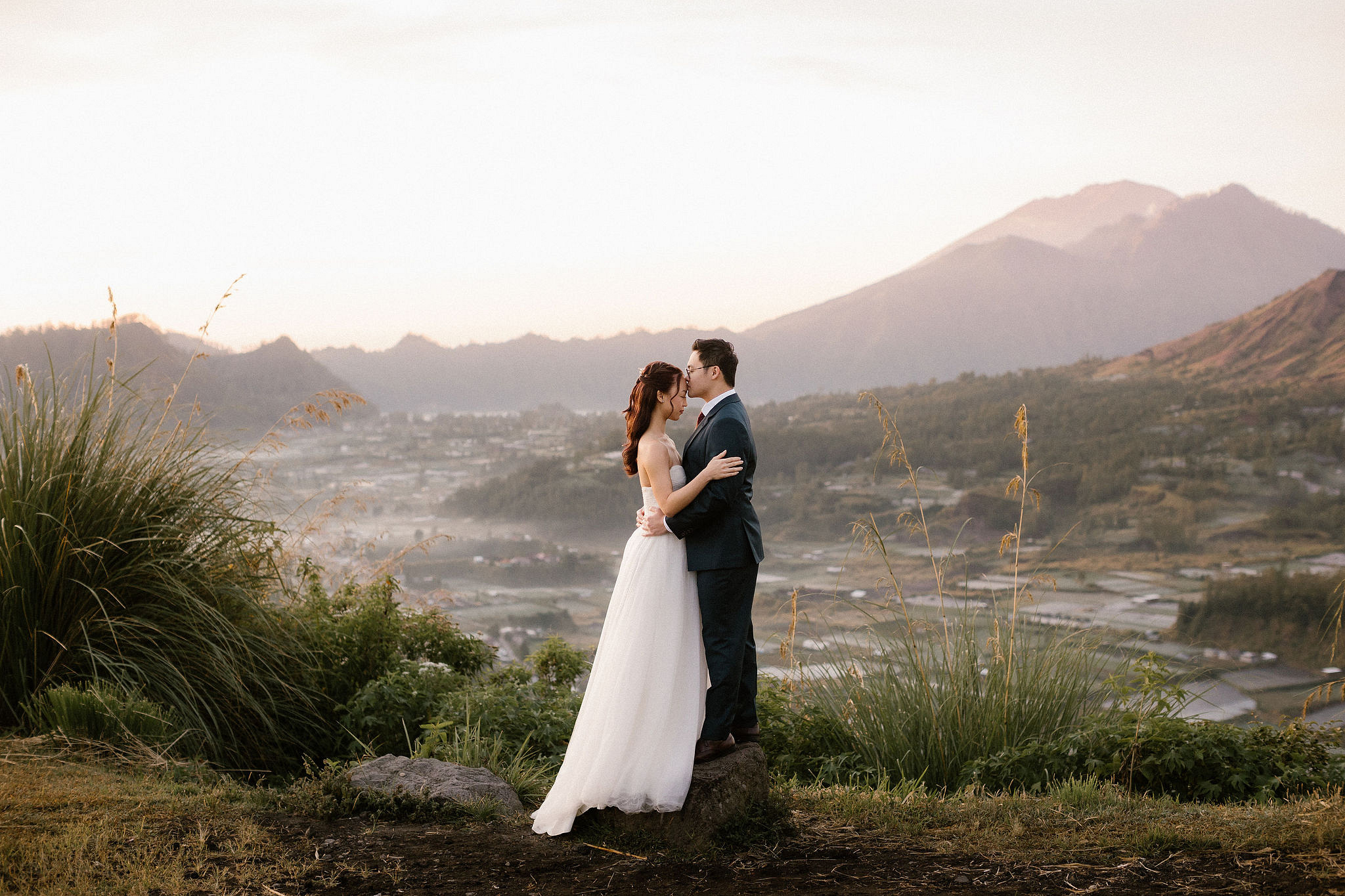 Bali Pre-Wedding Photoshoot | Pinggan Village, Lava Fields, Twin Cliff Valley & Beach at Pinggan Village   pre-wedding photo