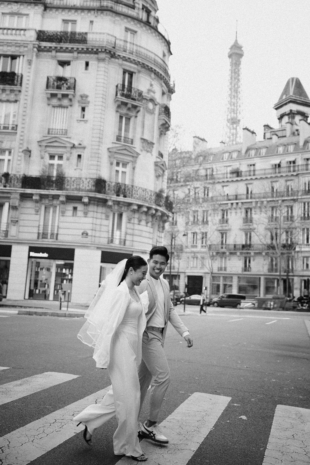 Paris Pre-Wedding Photoshoot with Eiﬀel Tower Louvre Museum Parisian Cafe Vintage Car Rooftop Night at Parisian Streets pre-wedding photo