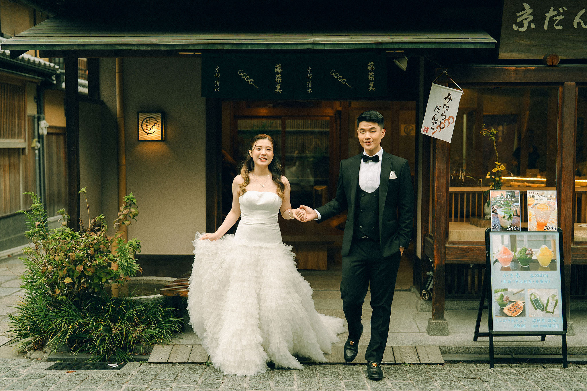 Kyoto Pre-Wedding Photoshoot | Fushimi Inari, Gion & Nara Park at Gion District & Historic Streets pre-wedding photo