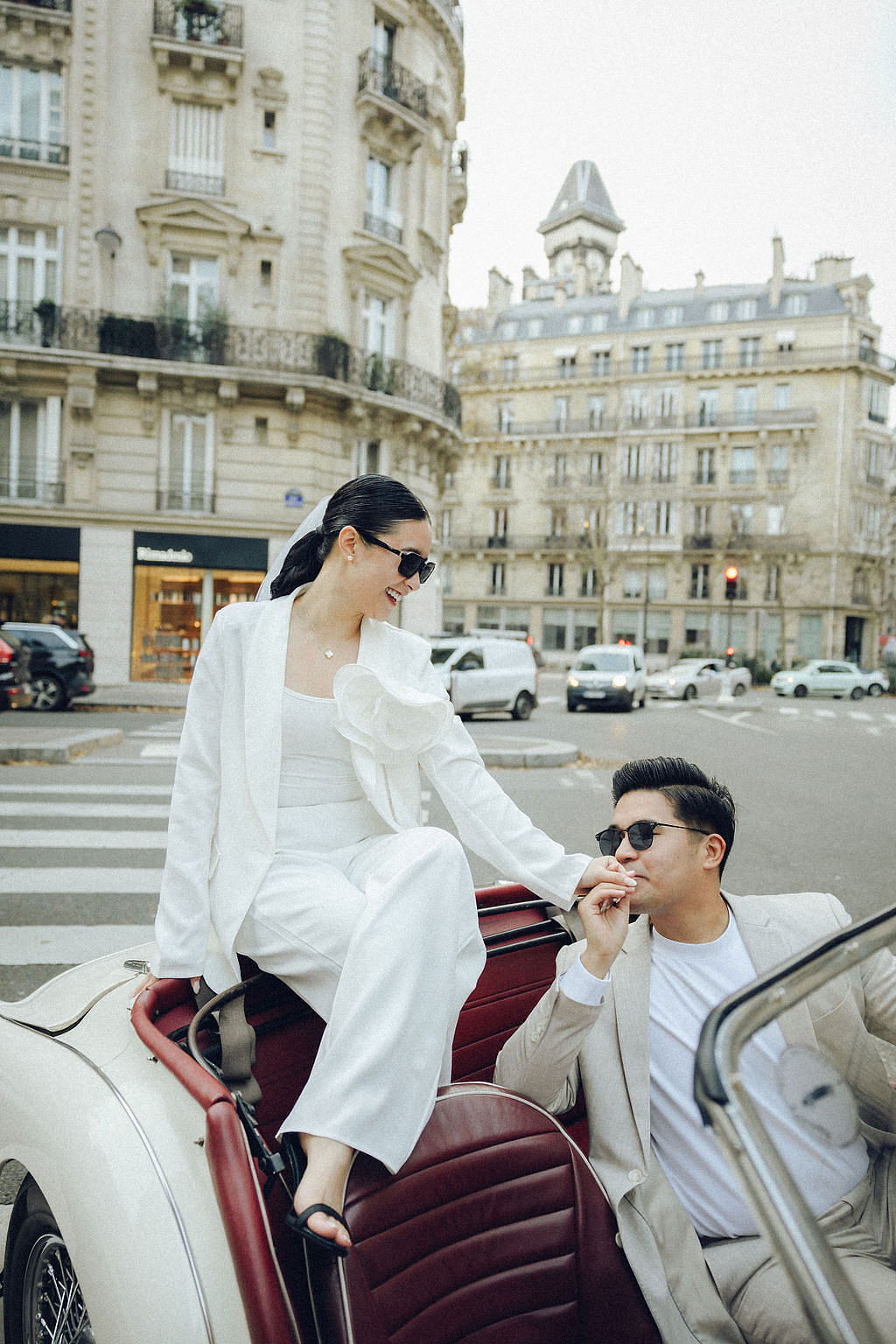 Paris Pre-Wedding Photoshoot with Eiﬀel Tower Louvre Museum Parisian Cafe Vintage Car Rooftop Night at Parisian Streets pre-wedding photo
