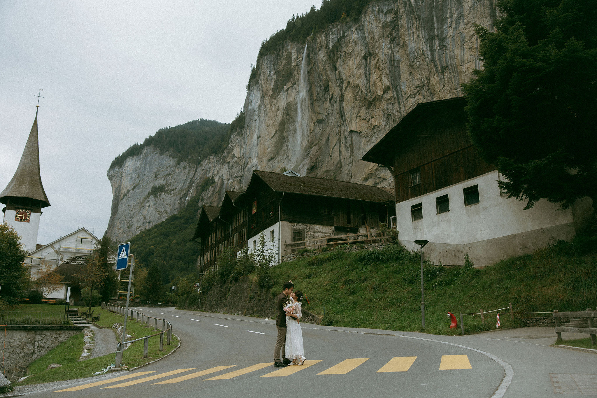 Switzerland Honeymoon Photoshoot Lucerne City Grindelwald First Cliff Lauterbrunnen Village at Lauterbrunnen pre-wedding photo