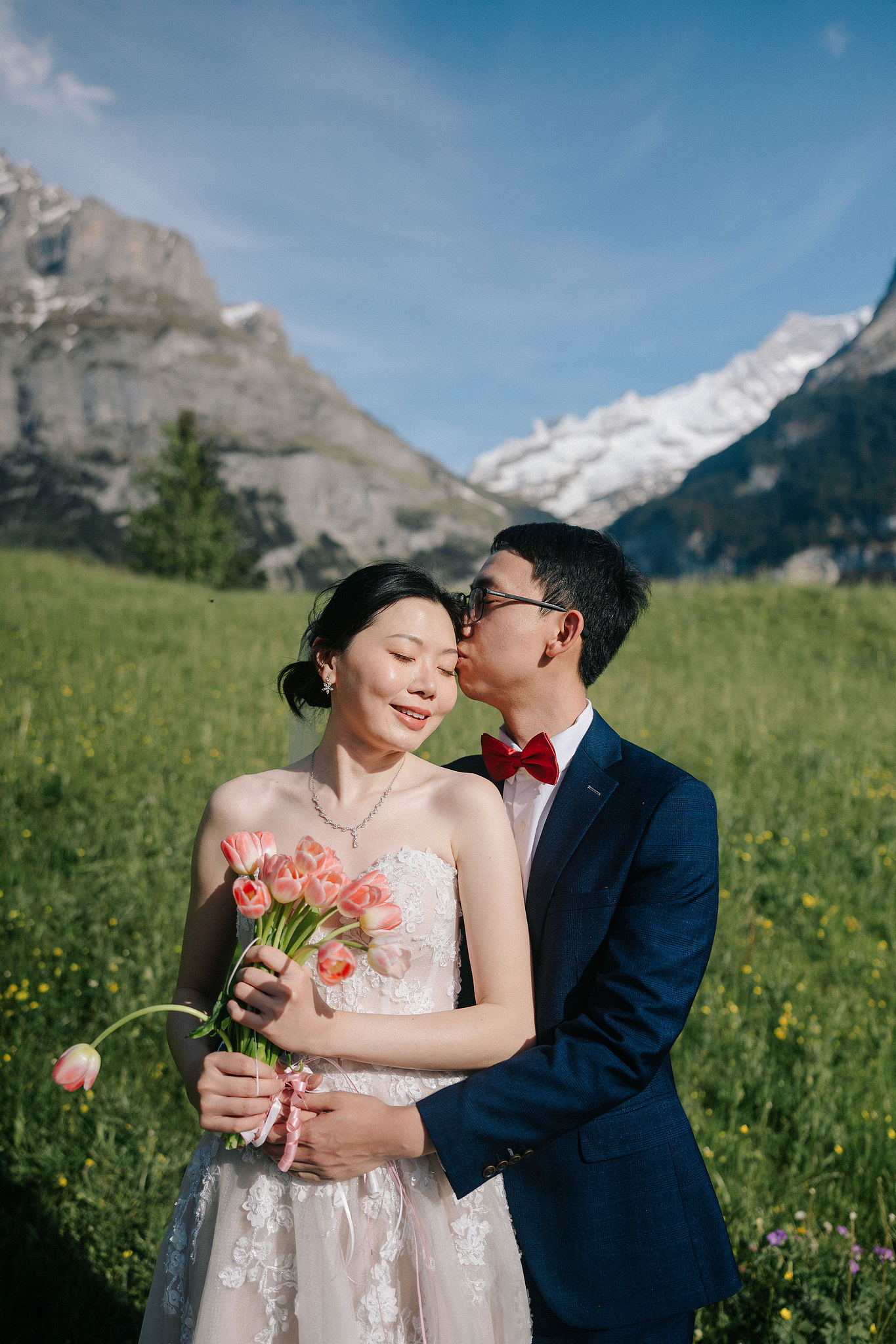 Switzerland Pre-Wedding Photoshoot | Grindelwald First & Grindelwald Village & Lake Brienz at Grindelwald Village pre-wedding photo