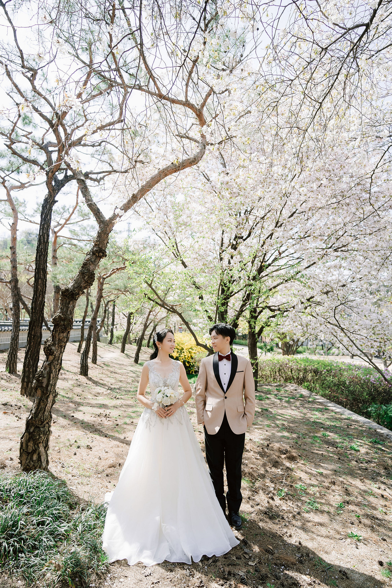 Seoul Pre-Wedding Photoshoot | Seoul Forest, Namsan Tower & Namsangol Hanok Village at Namsan Tower pre-wedding photo