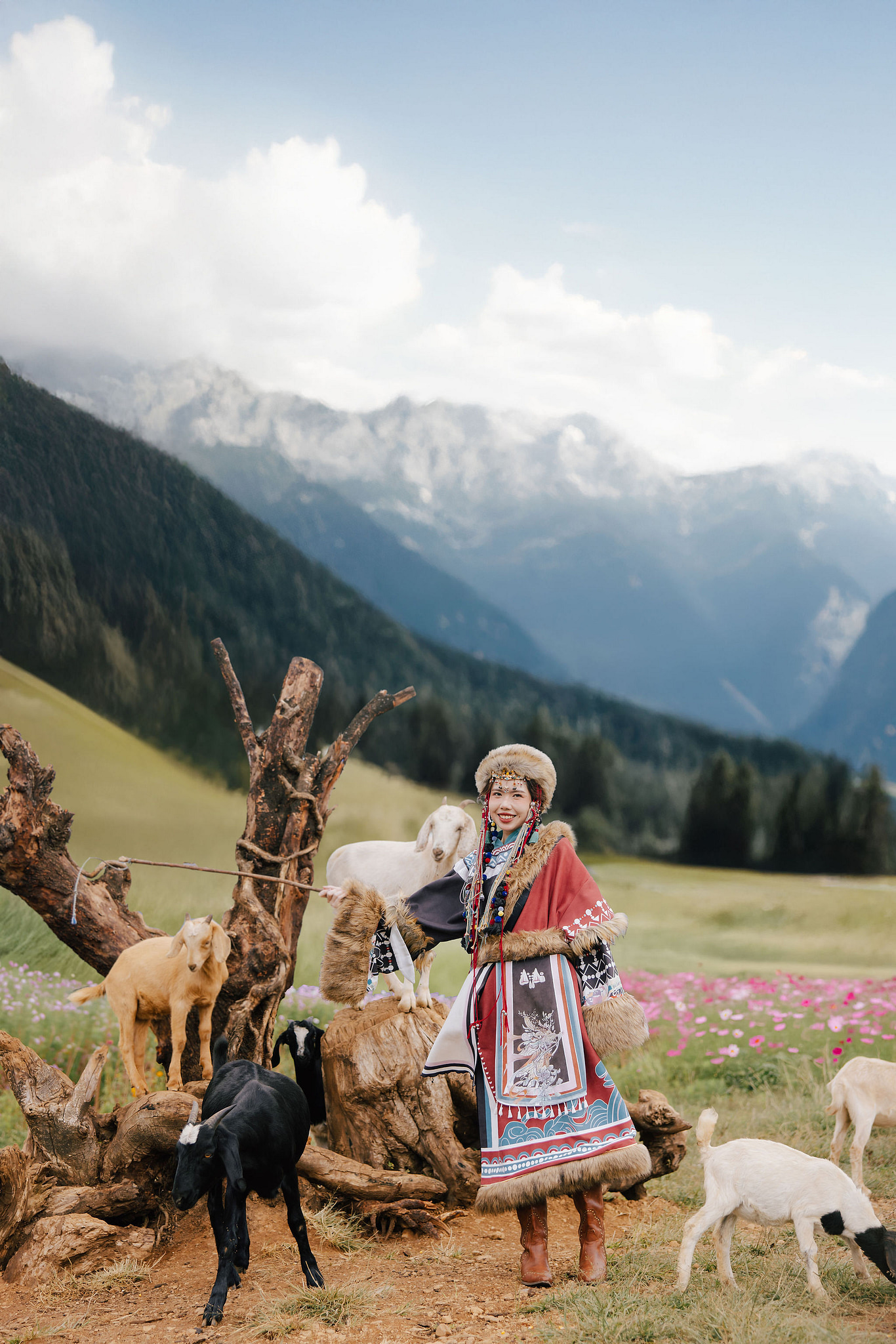 Yunnan Pre-Wedding Photoshoot Lijiang Dragon Jade Mountain Tribal Experience Ancient Town Hanfu at Yunnan Highland Pastures pre-wedding photo