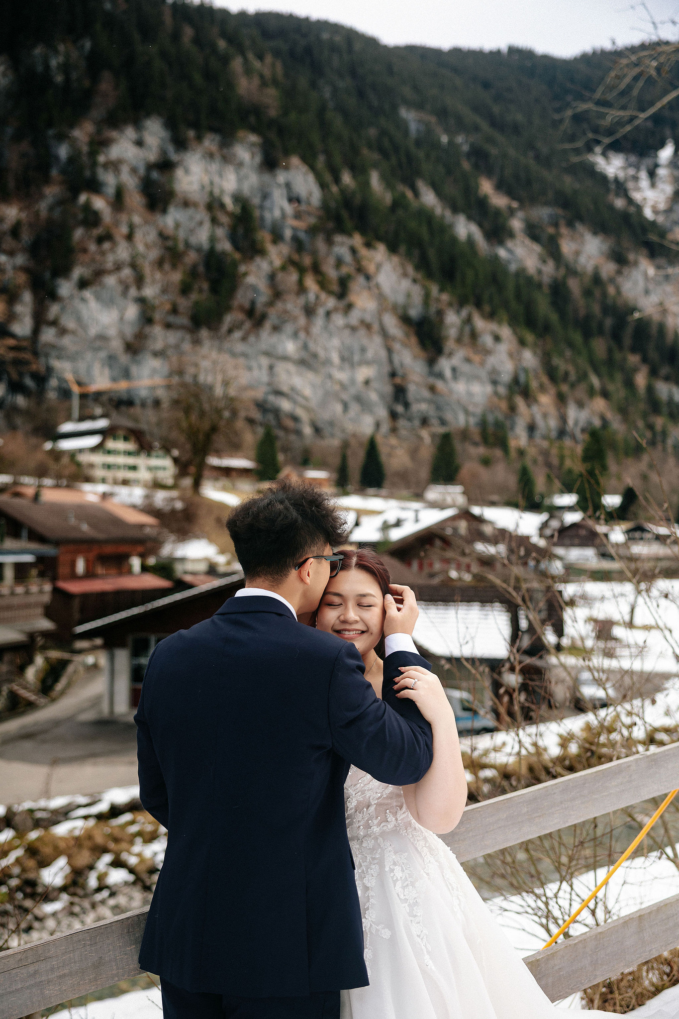 Switzerland Pre-Wedding Photoshoot | Lauterbrunnen, Grindelwald First & Lake Brienz at Lauterbrunnen pre-wedding photo