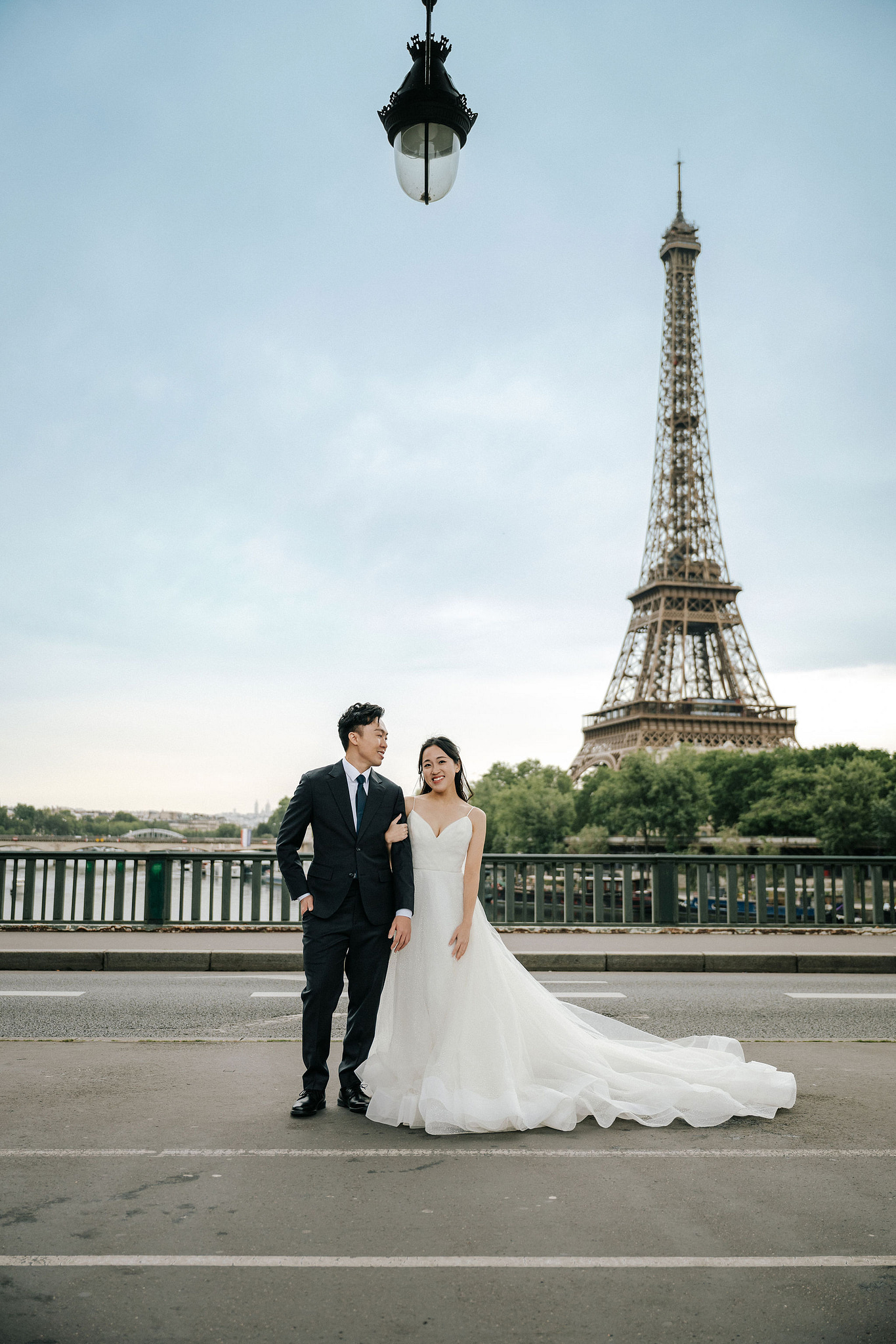 Paris Pre-Wedding Photoshoot | Place du Trocadéro, Bir-Hakeim Bridge, Louvre Pyramid, Tuileries Garden & Montmartre at Bir-Hakeim Bridge pre-wedding photo
