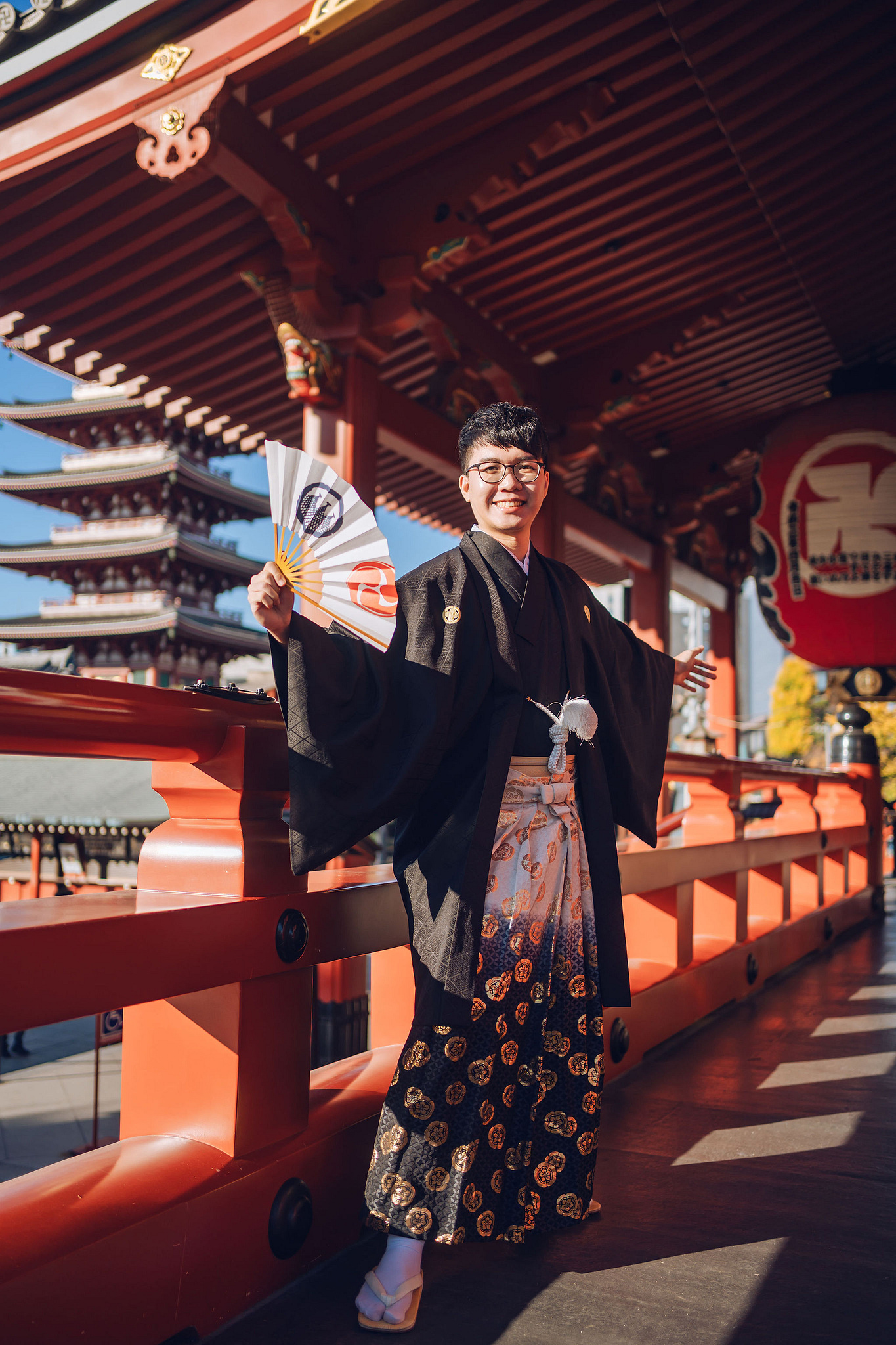 Tokyo & Mt Fuji Pre-Wedding Photoshoot | Asakusa Temple, Maple Corridor, Susuki Fields & Lake Kawaguchiko at Asakusa Temple pre-wedding photo