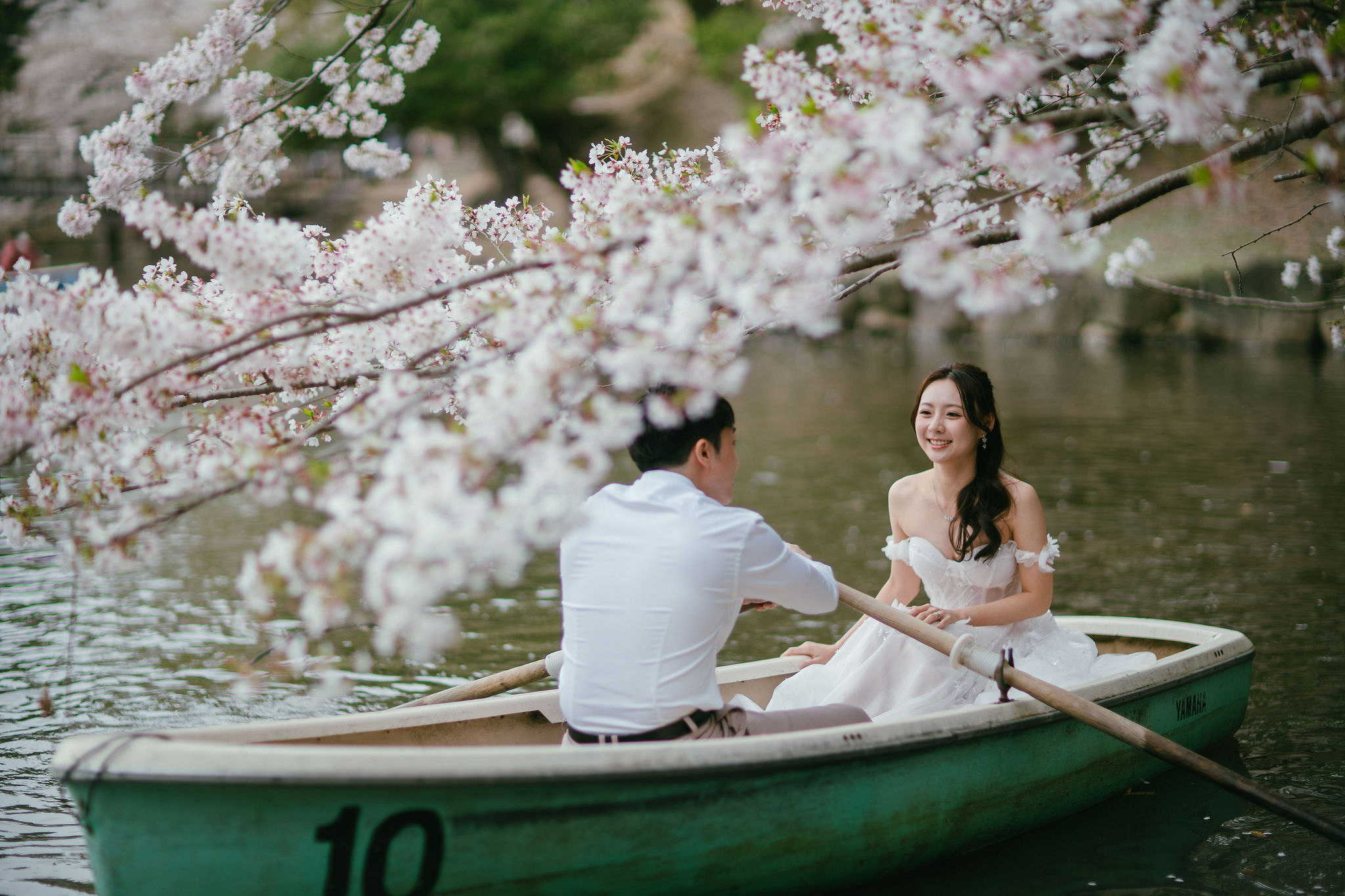 Kyoto Pre-Wedding Photoshoot | Fushimi Inari, Nara Deer Park & Mt. Wakakusa at Nara Deer Park pre-wedding photo