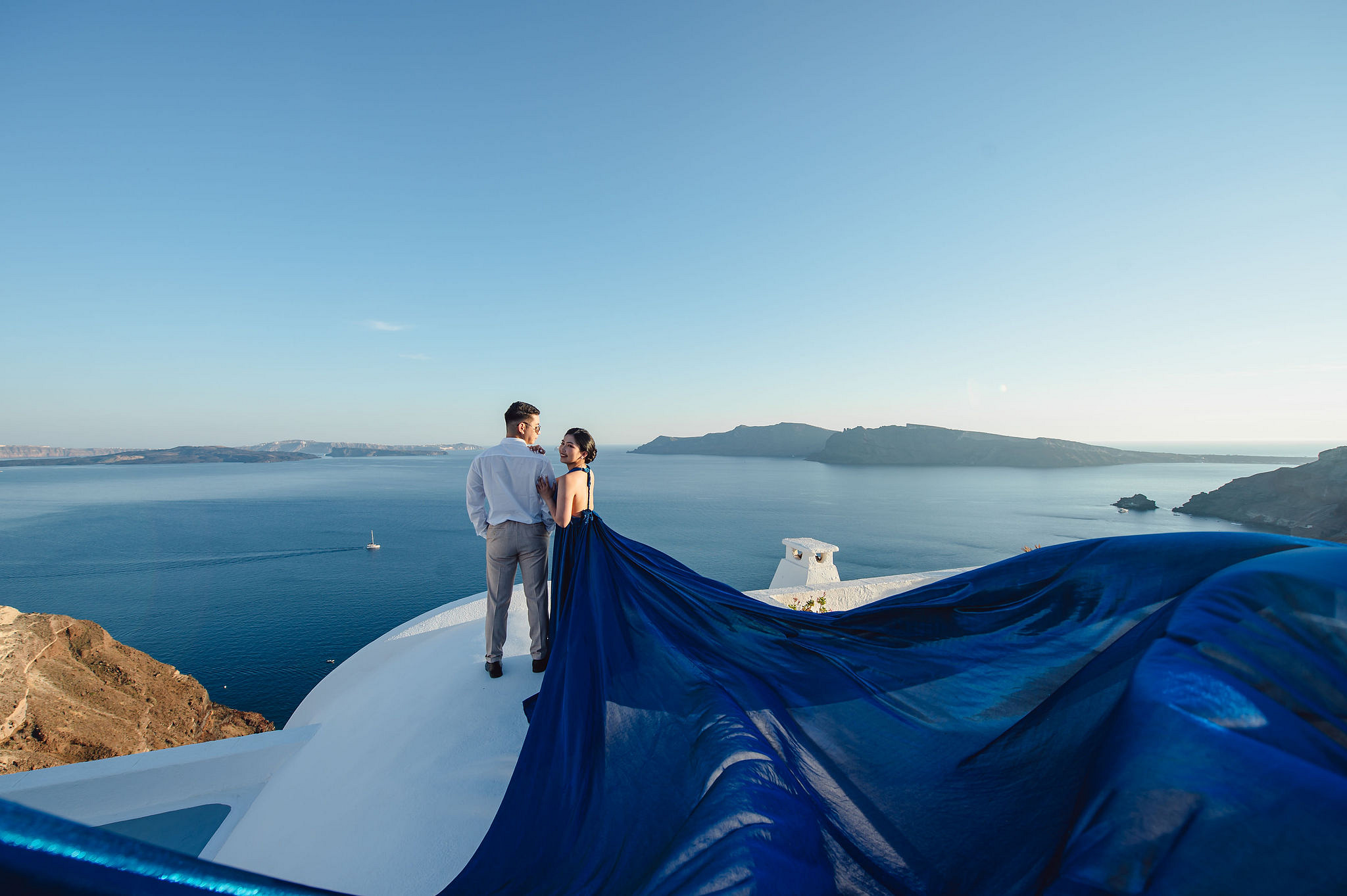 Santorini Pre-Wedding Photoshoot | Imerovigli, Firostefani & Finikia at Finikia pre-wedding photo
