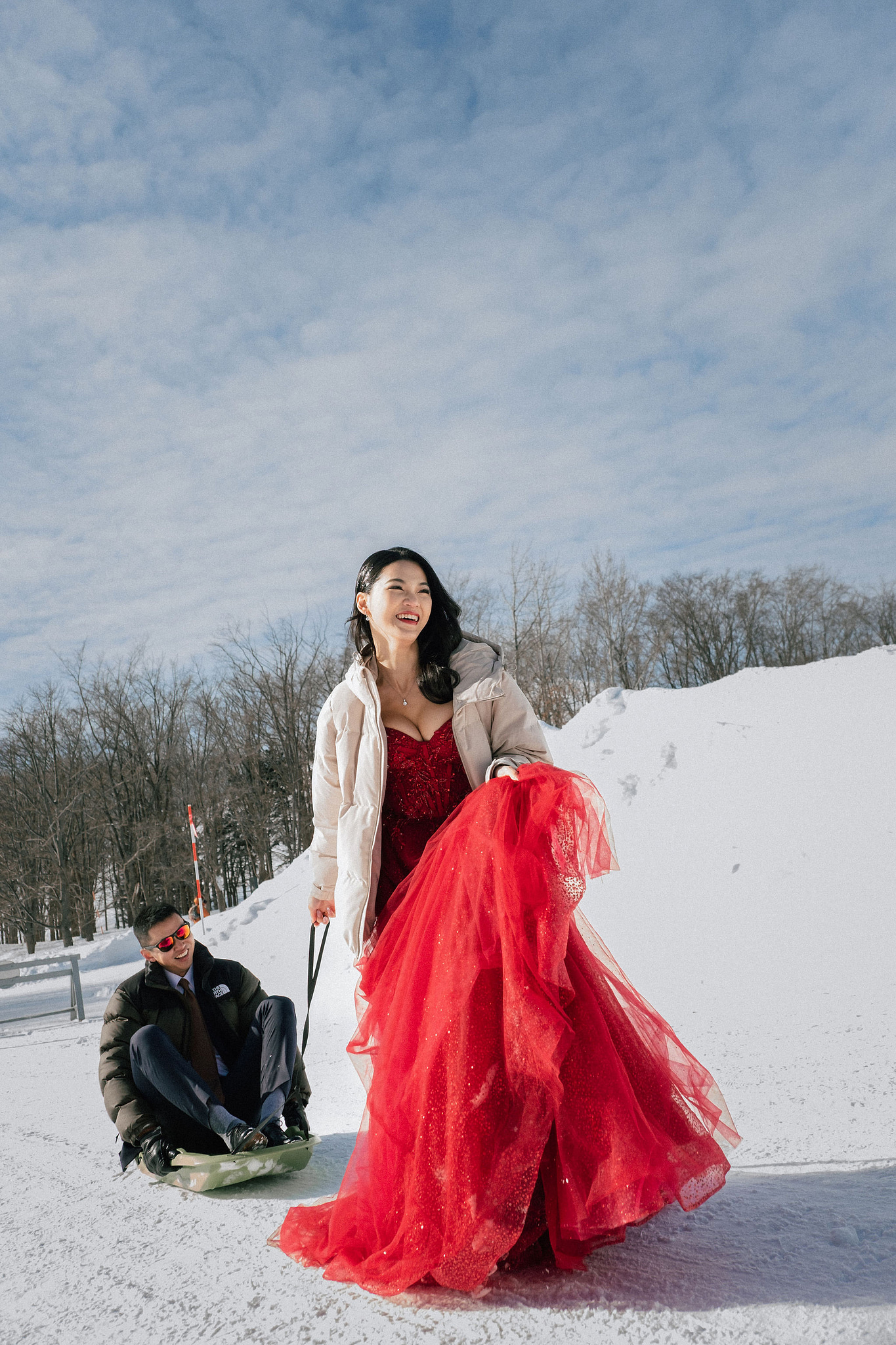 Hokkaido Pre-Wedding Photoshoot with Iyahiko Shrine, Nakajima Park, Moerenuma Park & Otaru Canal at Moerenuma Park pre-wedding photo