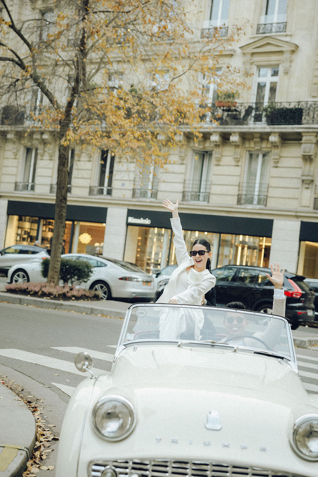 Paris Pre-Wedding Photoshoot with Eiﬀel Tower Louvre Museum Parisian Cafe Vintage Car Rooftop Night at Parisian Streets pre-wedding photo