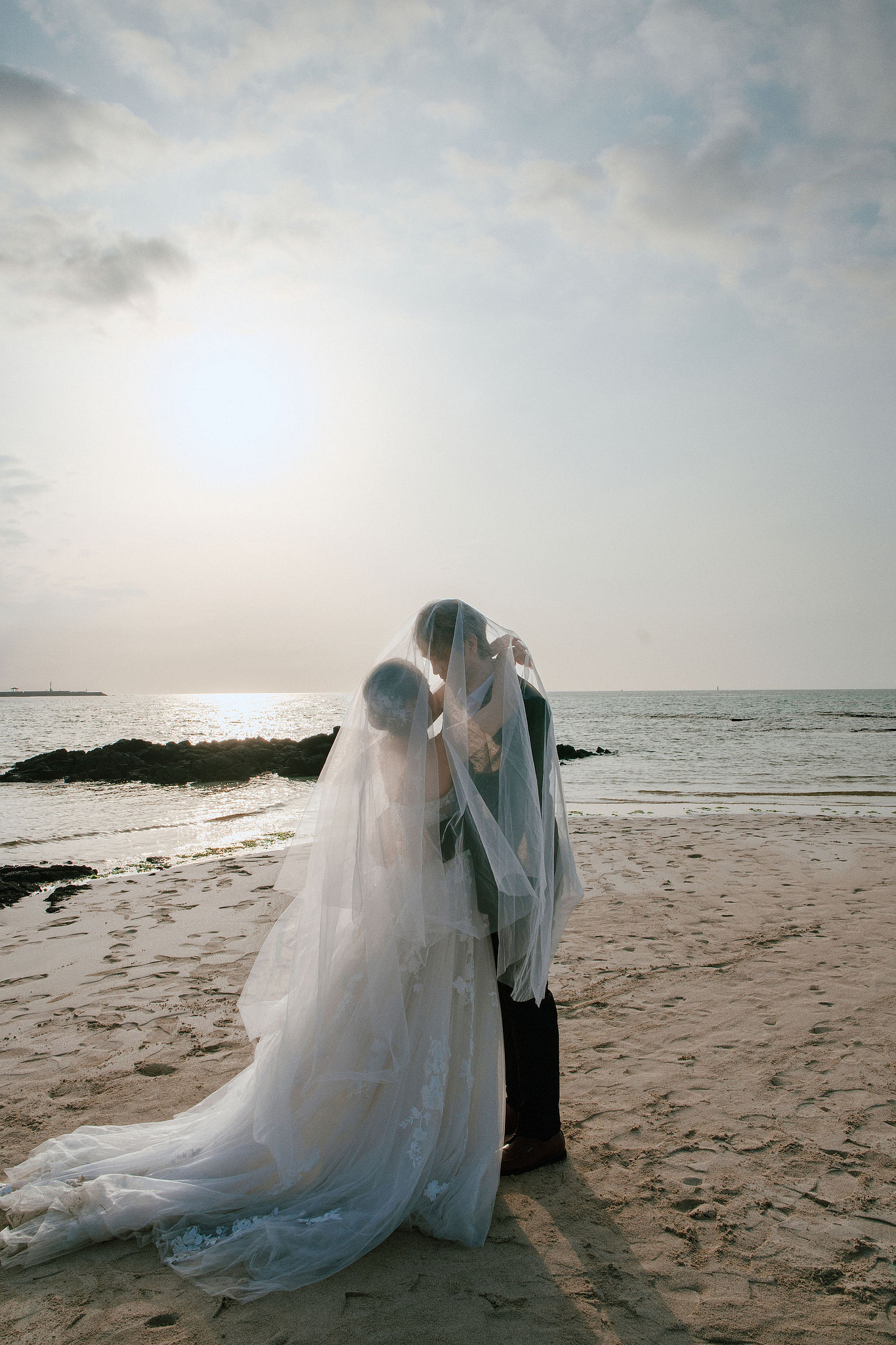 Jeju Pre-Wedding Photoshoot | Sangye-dong Forest, Yerae Ecological Park & Hyeopjae Beach at Hyeopjae Beach pre-wedding photo