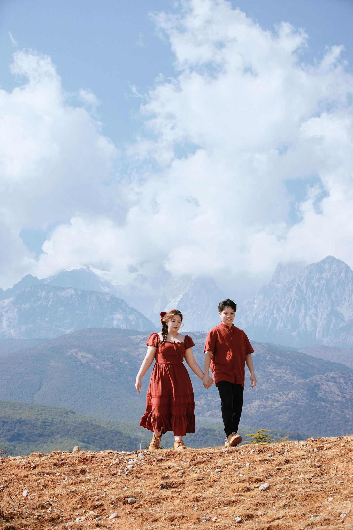 Lijiang Pre-Wedding Photoshoot | Spruce Meadow, Blue Moon Valley & Alpine Lake at Natural Lake pre-wedding photo