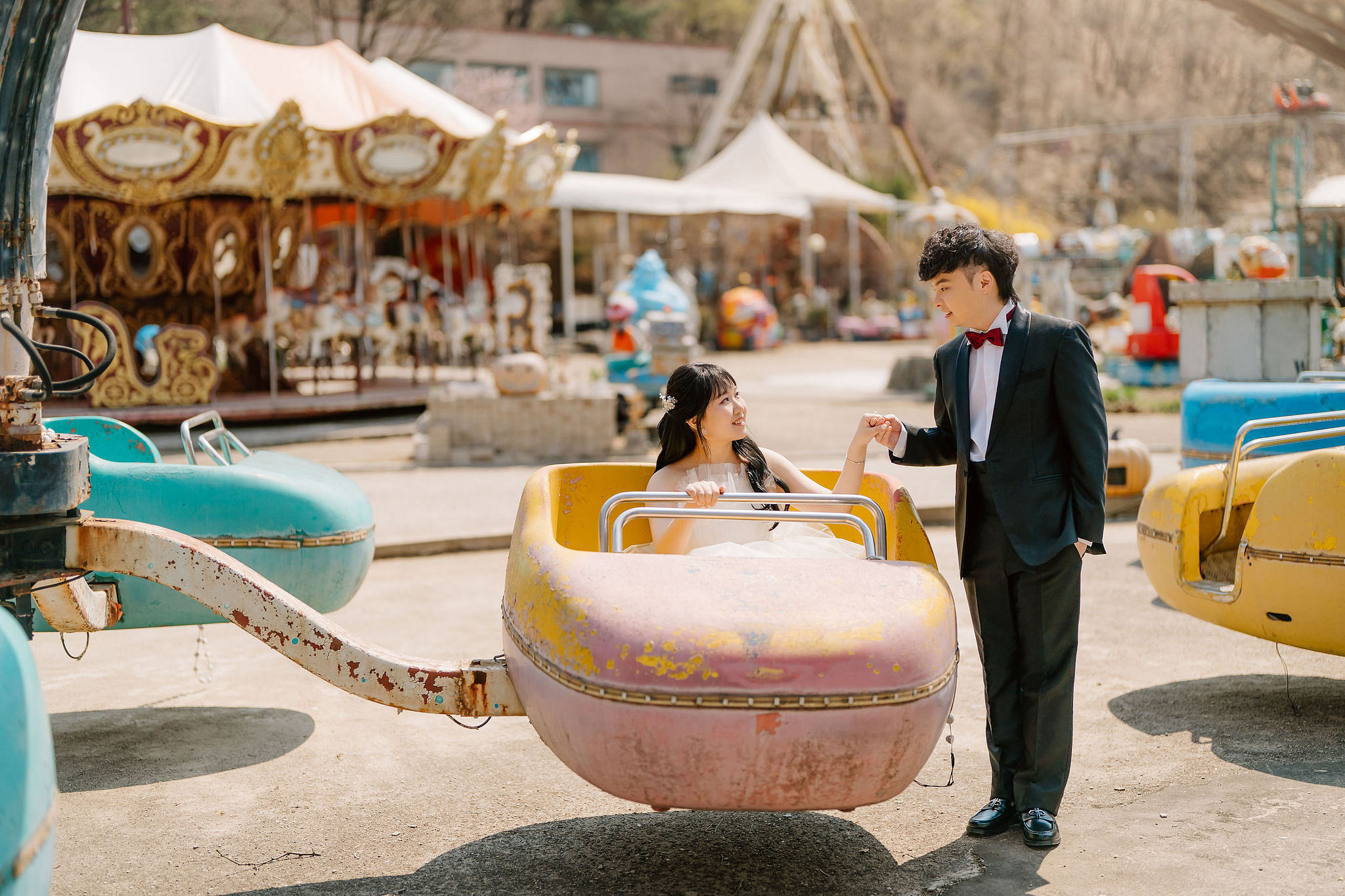 Seoul Pre-Wedding Photoshoot | Yongma Land, Seoul Forest & Namsangol Hanok Village at Yongma Land Amusement Park pre-wedding photo