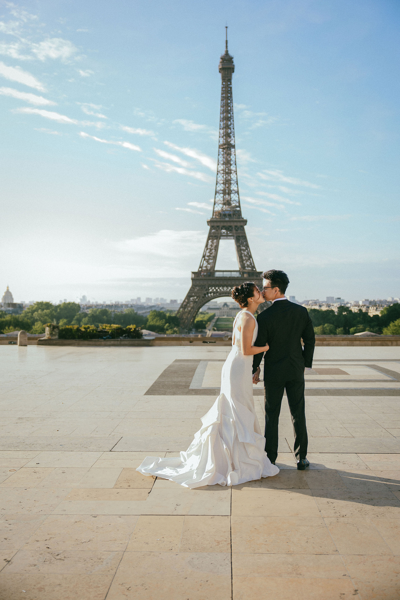 Paris Pre-Wedding Photoshoot | Place du Trocadéro, Luxembourg Gardens, Parisian Café, Louvre & Bir-Hakeim Bridge at Place du Trocadéro pre-wedding photo