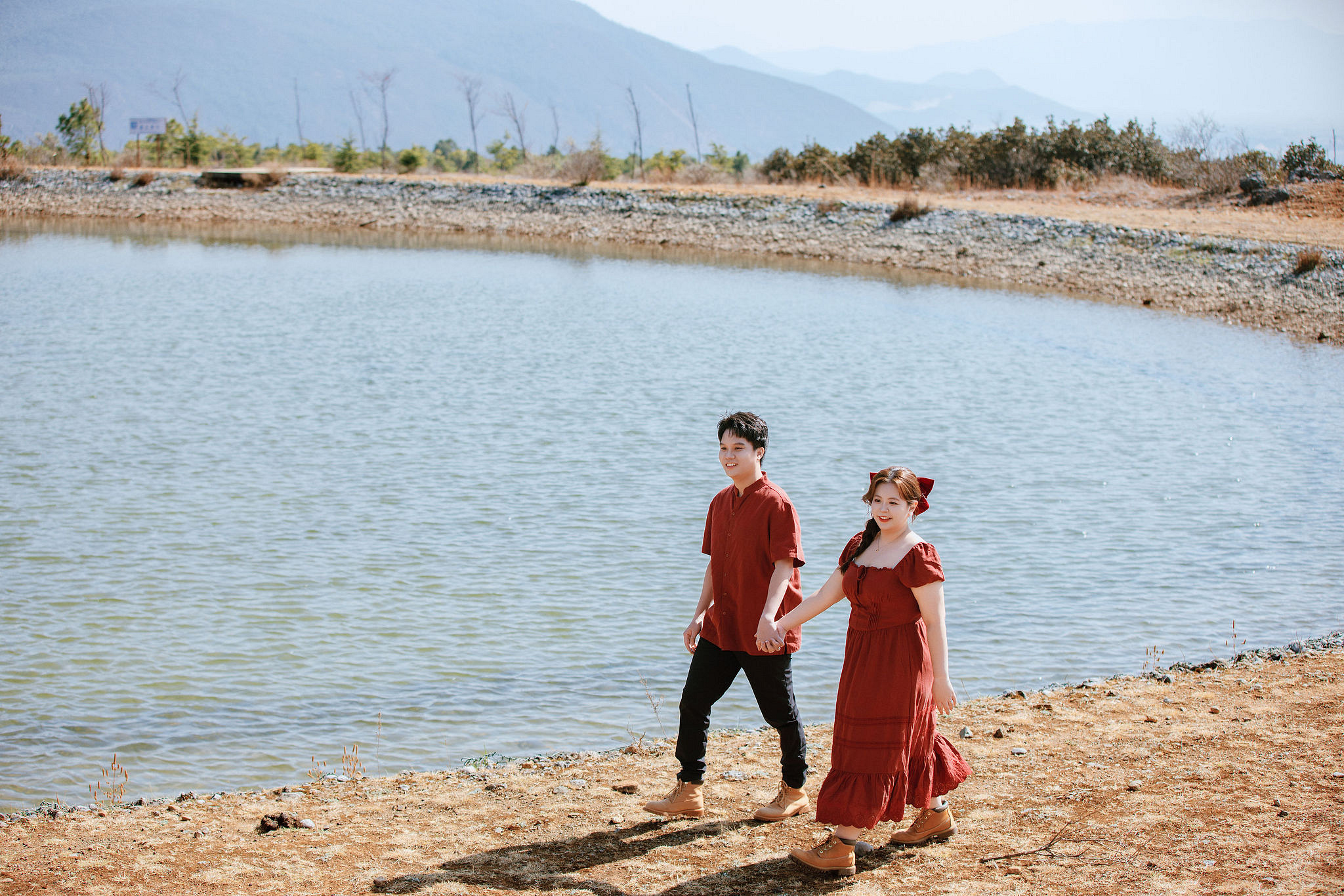 Lijiang Pre-Wedding Photoshoot | Spruce Meadow, Blue Moon Valley & Alpine Lake at Natural Lake pre-wedding photo