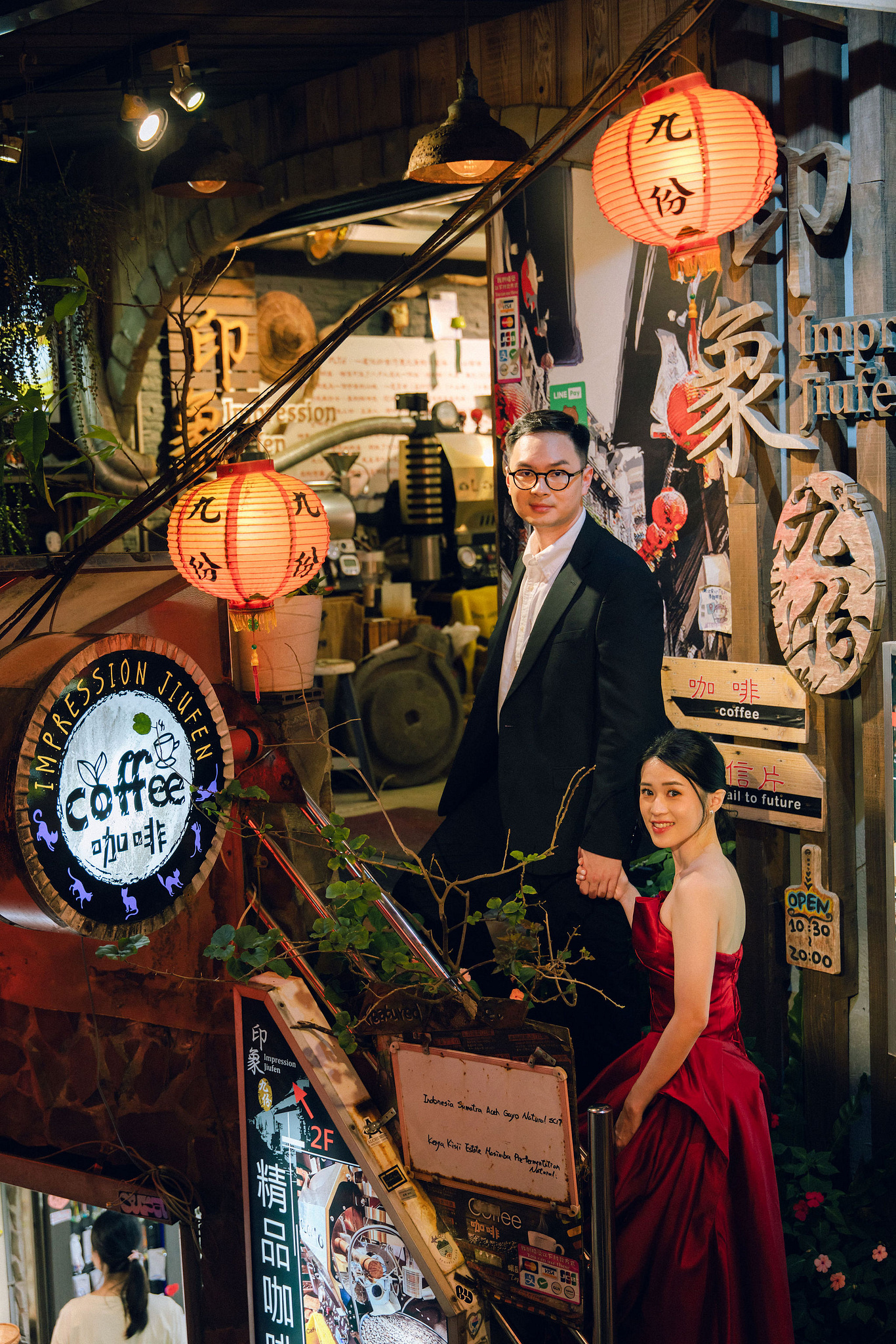 Taiwan Pre-Wedding Photoshoot | Dadaocheng, Shifen & Jiufen at Jiufen pre-wedding photo
