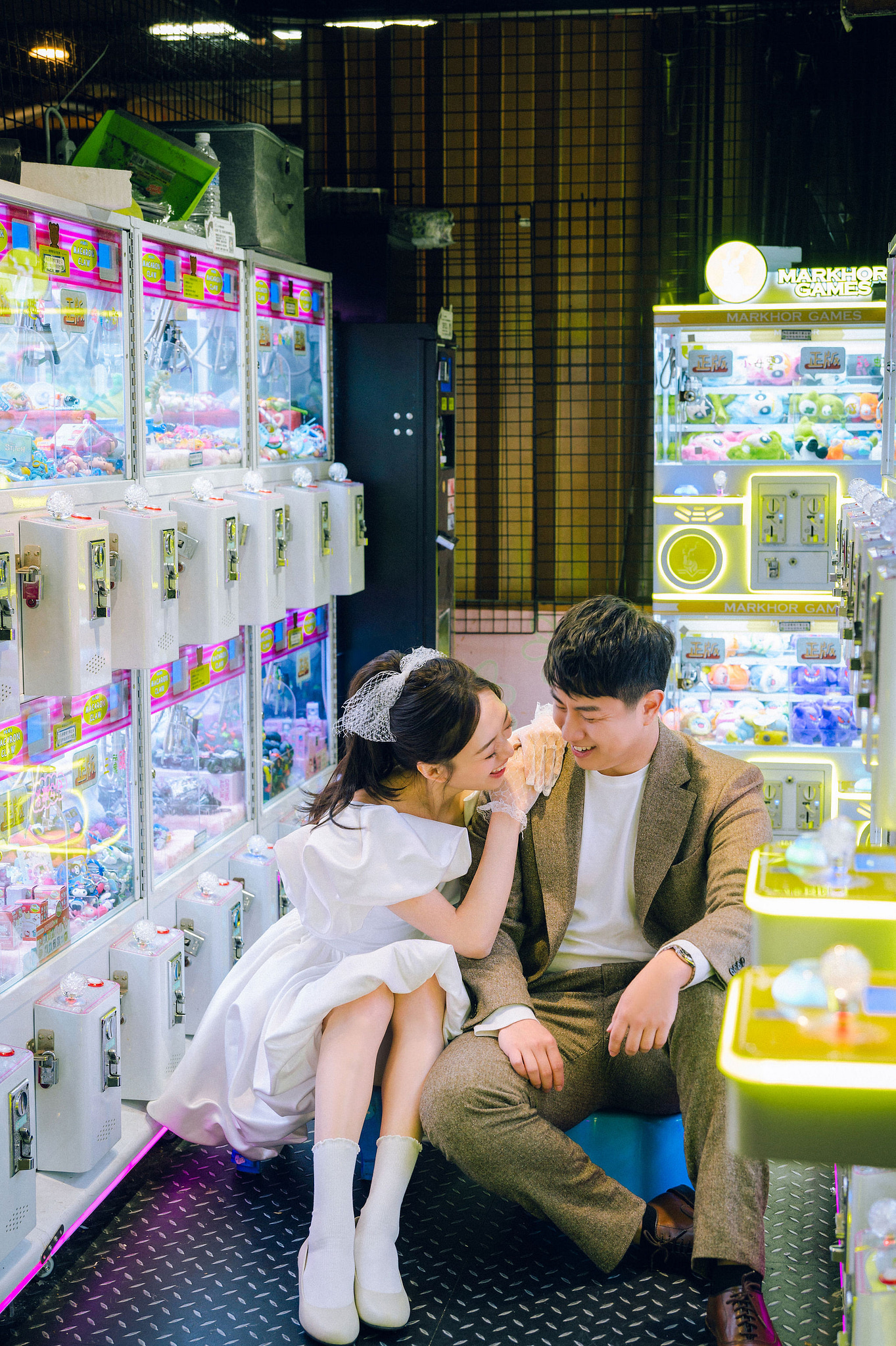 Taiwan Pre-Wedding Photoshoot | Dadaocheng, Nanjing Road & Huaxi Street at Huaxi Street pre-wedding photo
