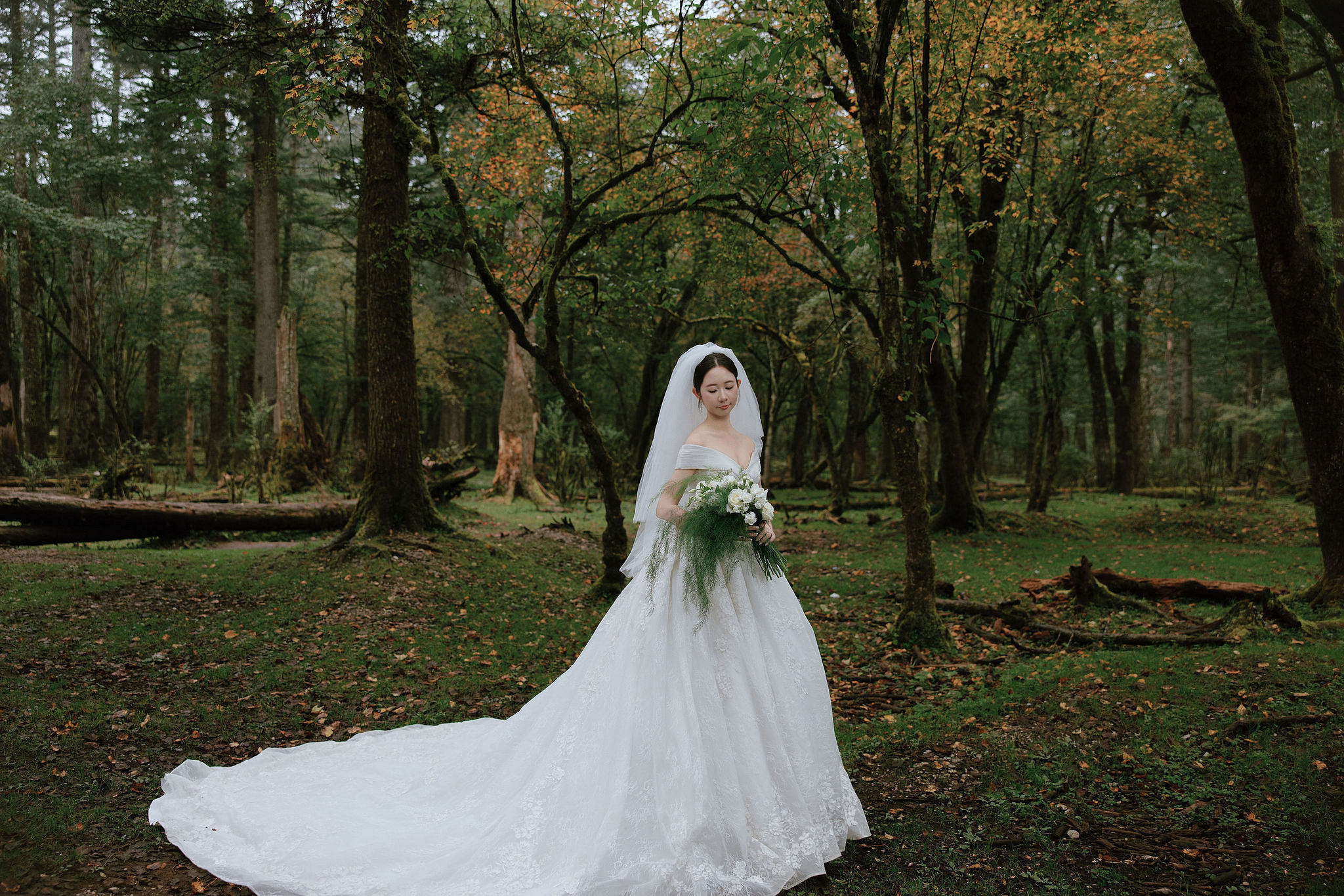 Lijiang, Yunnan Pre-Wedding Photoshoot | Spruce Meadow, Blue Moon Valley, Yulong Snow Mountain & Shuhe Ancient Town at Spruce Meadow pre-wedding photo