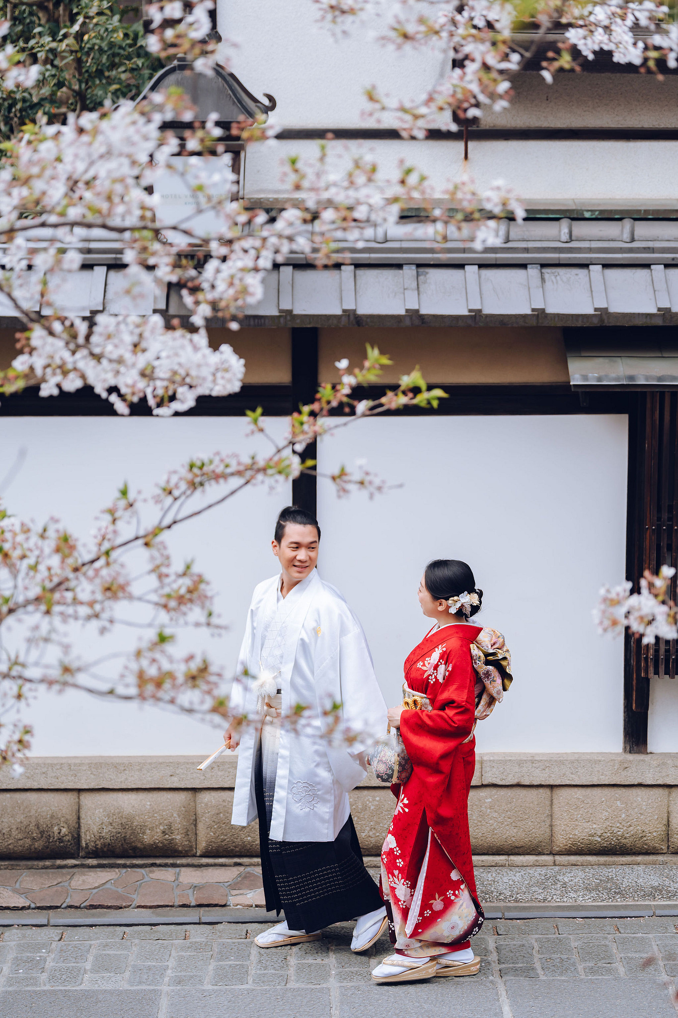 Kyoto Pre-Wedding Photoshoot | Historic Higashiyama Streets, Keage Incline & Nara Park at Higashiyama & Yasaka Pagoda pre-wedding photo