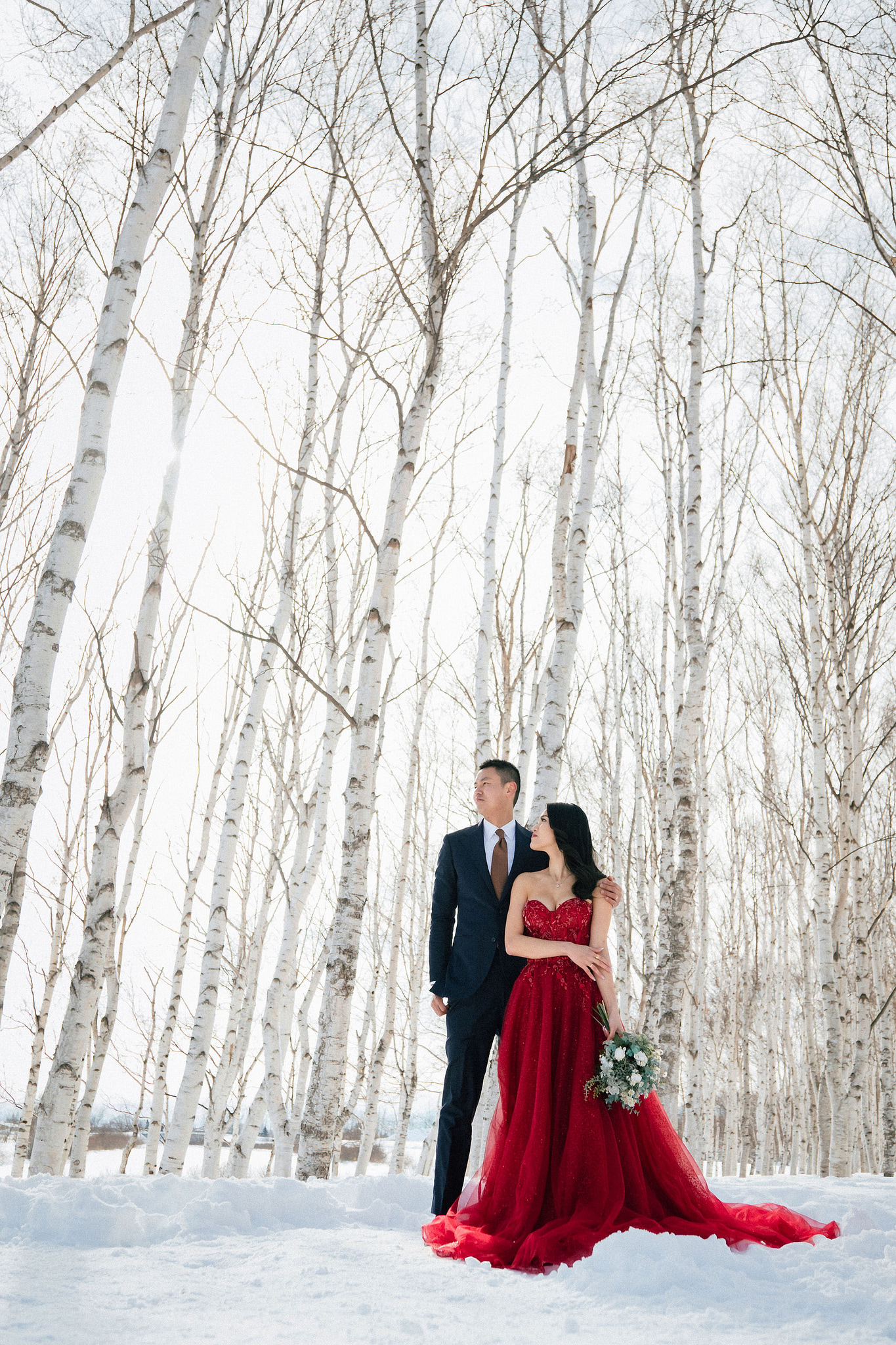 Hokkaido Pre-Wedding Photoshoot with Iyahiko Shrine, Nakajima Park, Moerenuma Park & Otaru Canal at Moerenuma Park pre-wedding photo