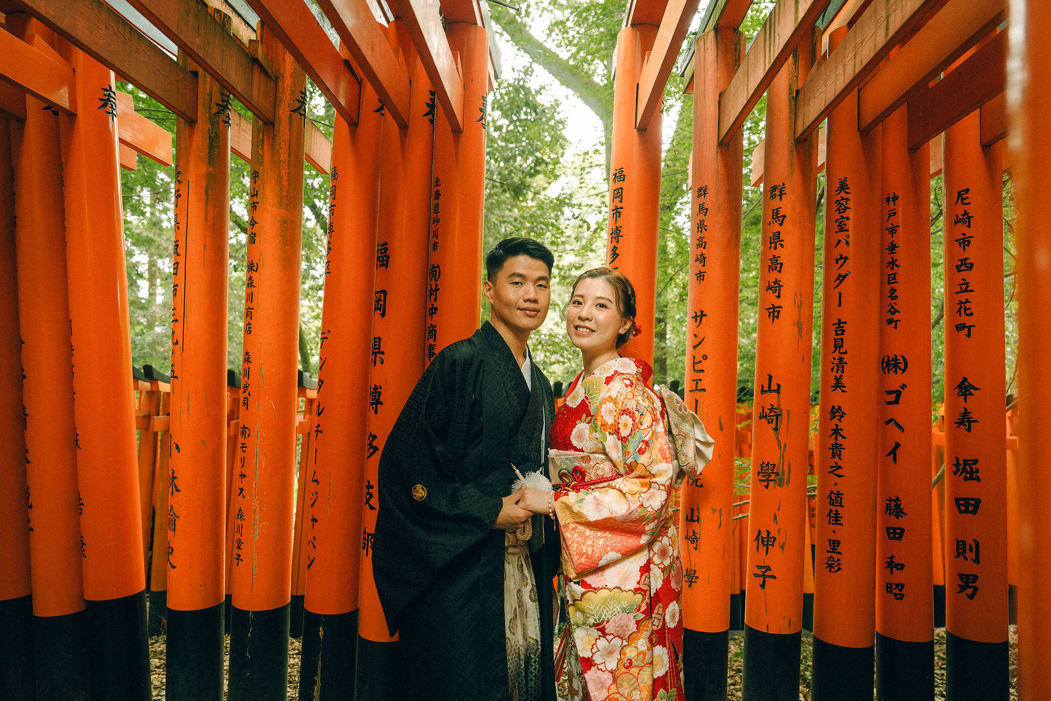 Kyoto Pre-Wedding Photoshoot | Fushimi Inari, Gion & Nara Park at Fushimi Inari Taisha pre-wedding photo