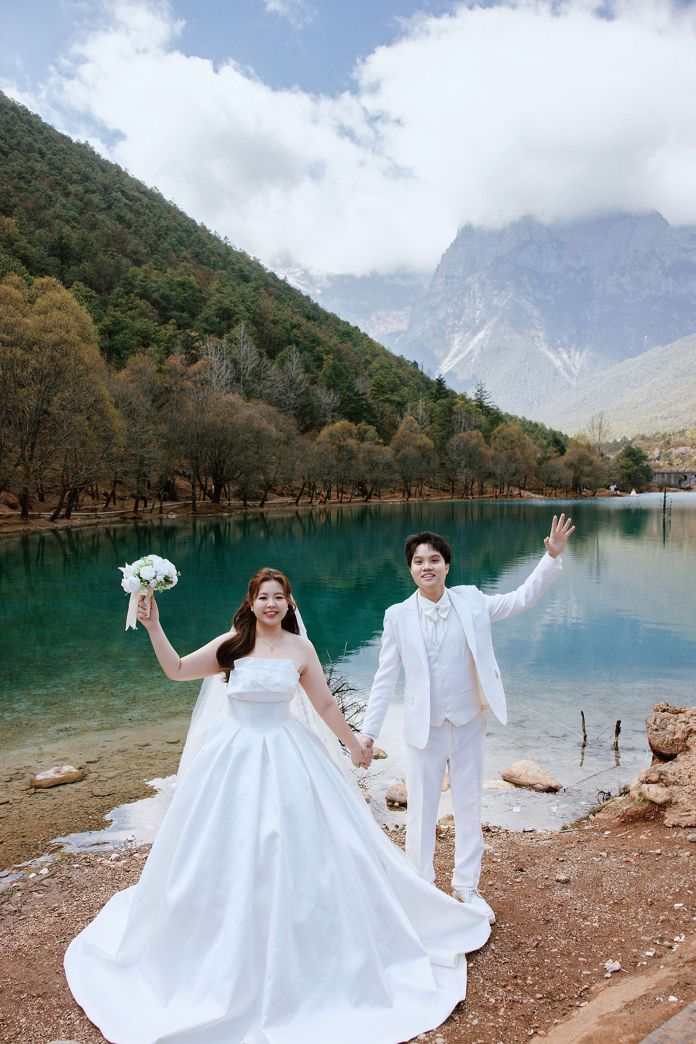 Lijiang Pre-Wedding Photoshoot | Spruce Meadow, Blue Moon Valley & Alpine Lake at Blue Moon Valley pre-wedding photo