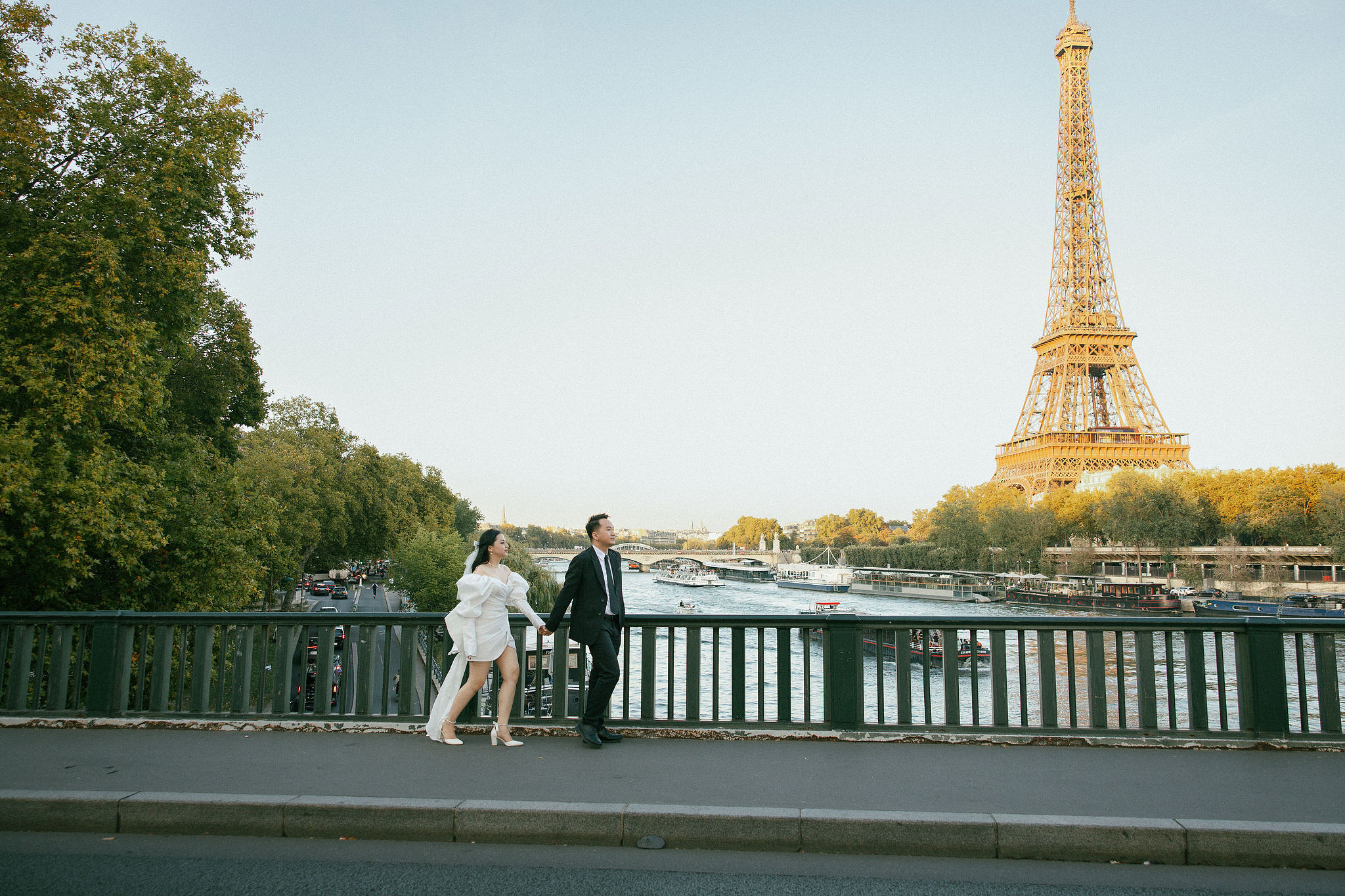 Paris Autumn Pre-Wedding Photoshoot | Avenue de Camoëns, Tuileries Garden, Louvre, Pont Alexandre III & Bir-Hakeim Bridge at Bir-Hakeim Bridge pre-wedding photo