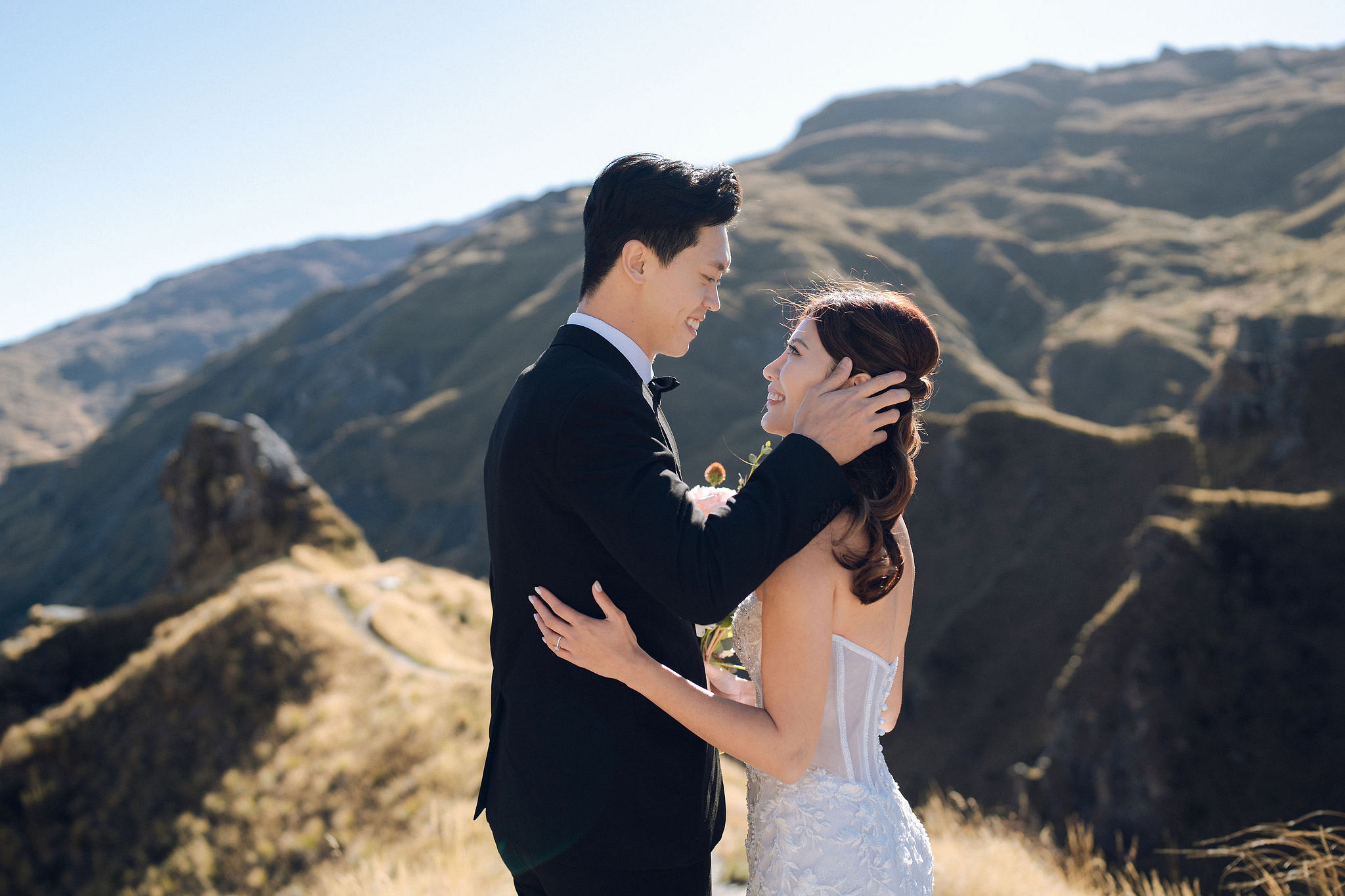 New Zealand Autumn Pre-Wedding Photoshoot Twin Peak Skippers Canyon Alpaca Farm Hilltop Cardrona Night Shoot Kombi Van at Skippers Canyon pre-wedding photo