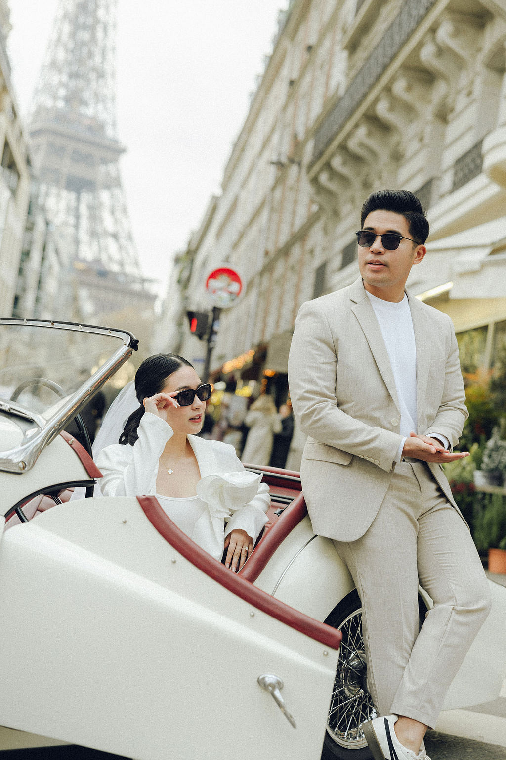 Paris Pre-Wedding Photoshoot with Eiﬀel Tower Louvre Museum Parisian Cafe Vintage Car Rooftop Night at Parisian Streets pre-wedding photo
