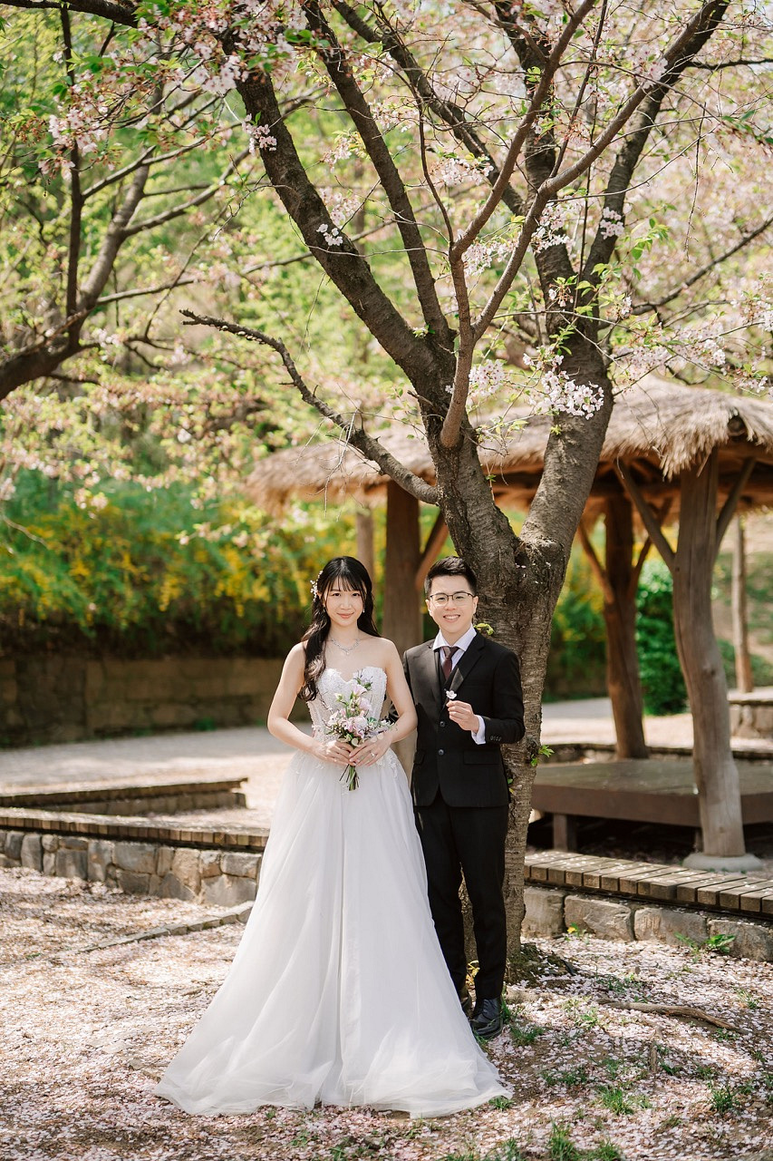 Seoul Pre-Wedding Photoshoot | Seoul Forest, Namsangol Hanok Village & Samcheong-dong at Seoul Forest pre-wedding photo