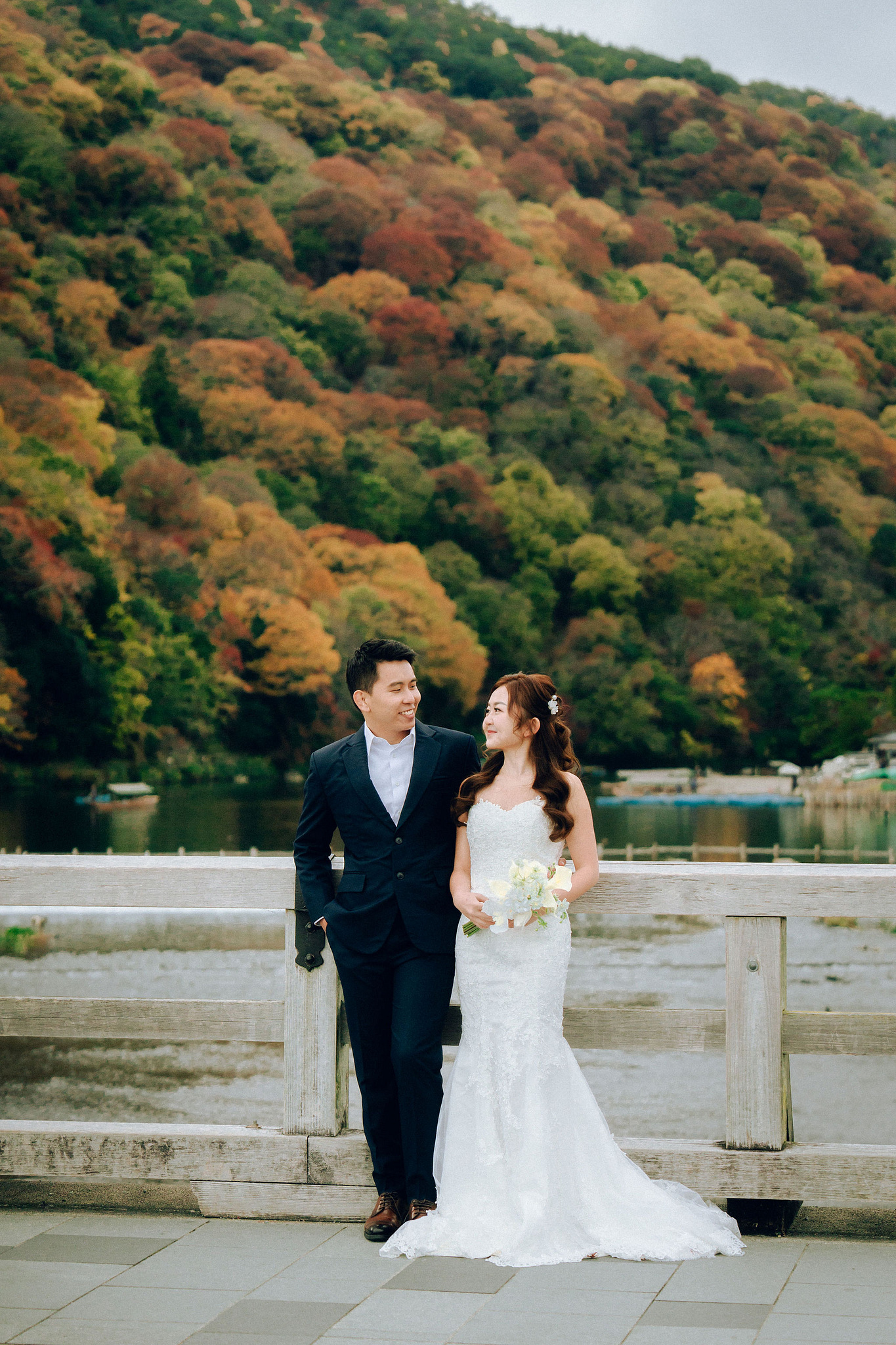 Kyoto Pre-Wedding Photoshoot | Arashiyama River, Arashiyama Temple & Mt. Wakakusa at Arashiyama River pre-wedding photo