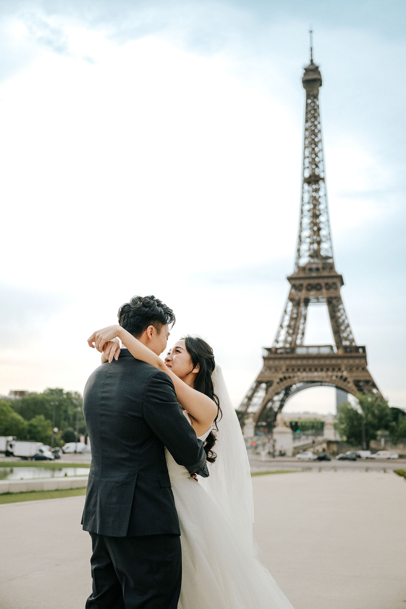 Paris Pre-Wedding Photoshoot | Place du Trocadéro, Bir-Hakeim Bridge, Louvre Pyramid, Tuileries Garden & Montmartre at Place du Trocadéro pre-wedding photo