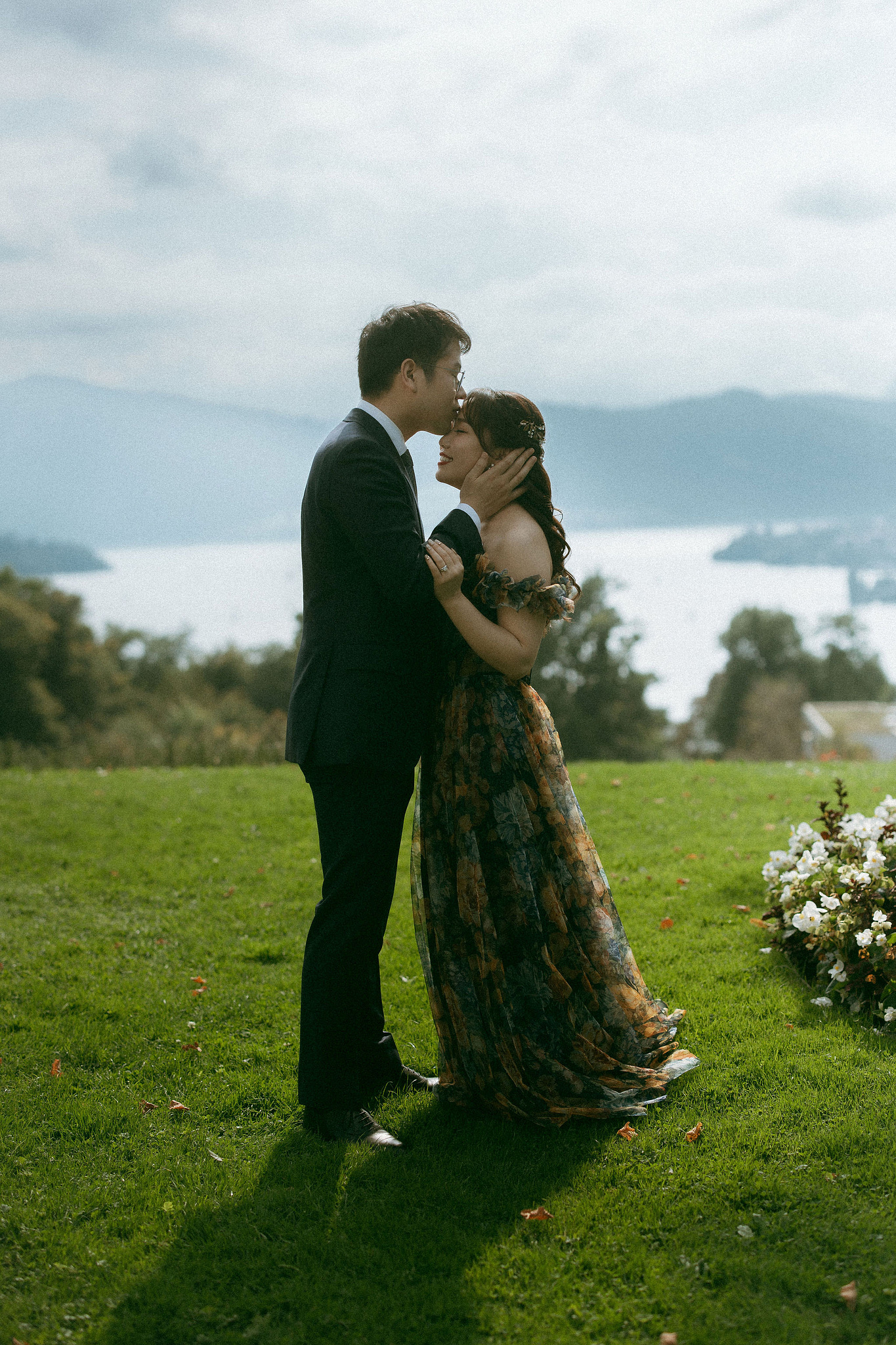 Switzerland Honeymoon Photoshoot Lucerne City Grindelwald First Cliff Lauterbrunnen Village at Lucerne pre-wedding photo