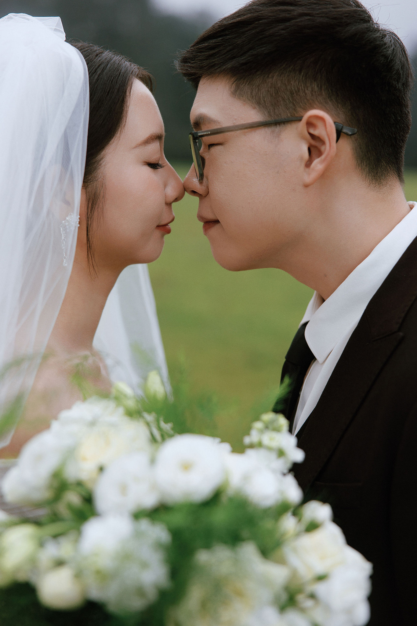 Lijiang, Yunnan Pre-Wedding Photoshoot | Spruce Meadow, Blue Moon Valley, Yulong Snow Mountain & Shuhe Ancient Town at Spruce Meadow pre-wedding photo