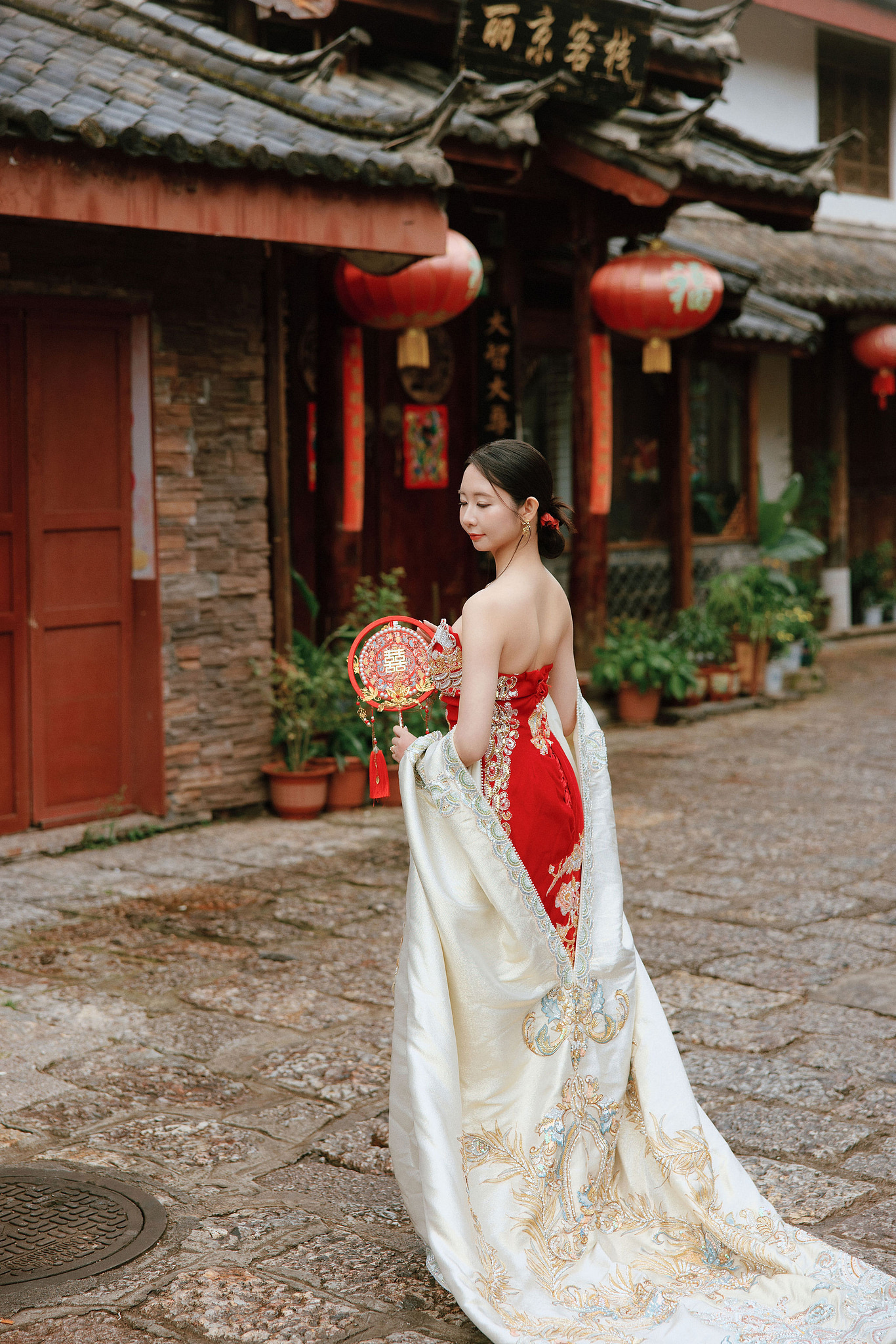 Lijiang, Yunnan Pre-Wedding Photoshoot | Spruce Meadow, Blue Moon Valley, Yulong Snow Mountain & Shuhe Ancient Town at Shuhe Ancient Town pre-wedding photo