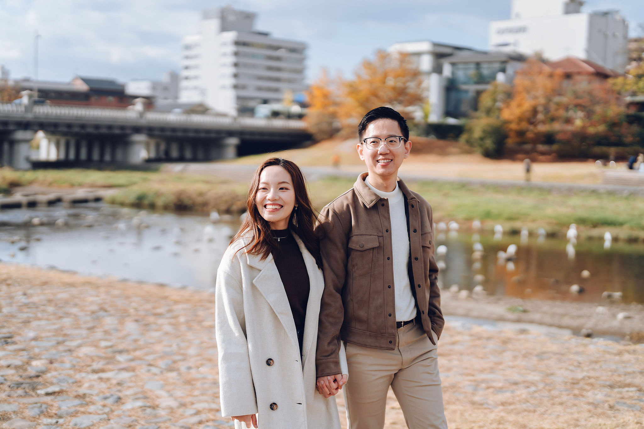 Kyoto Pre-Wedding Photoshoot | Kamo River, Nara Deer Park & Mt. Wakakusa at Kamo River pre-wedding photo