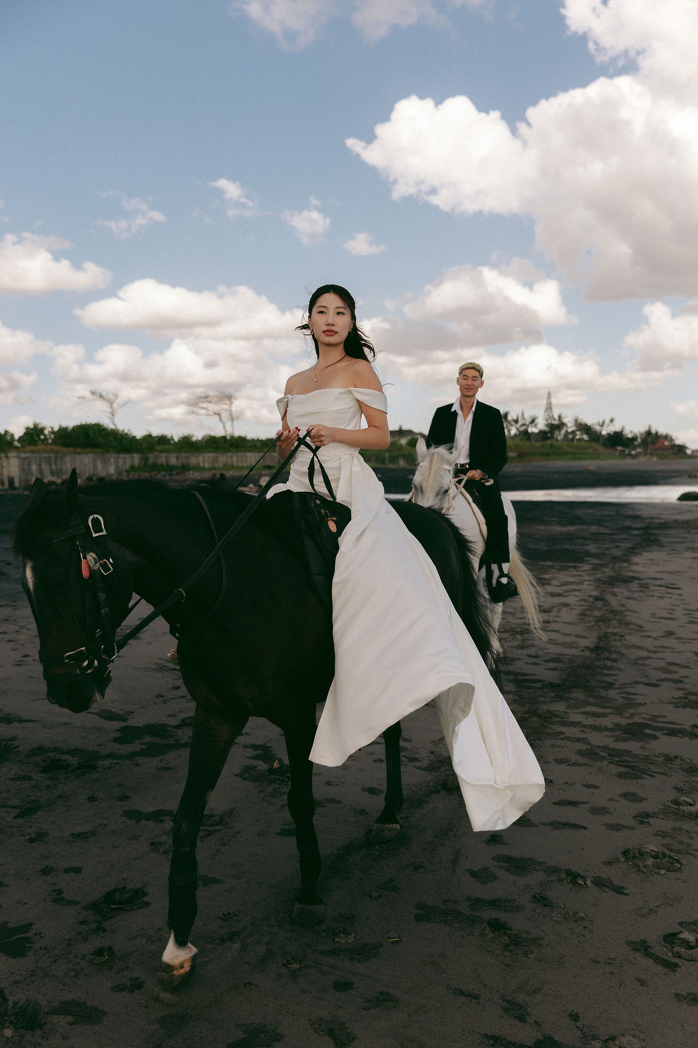 Bali Pre-Wedding Photoshoot | Mt. Batur Pinggan Village, Gelato Diner & Black Sand Beach at Beach   pre-wedding photo
