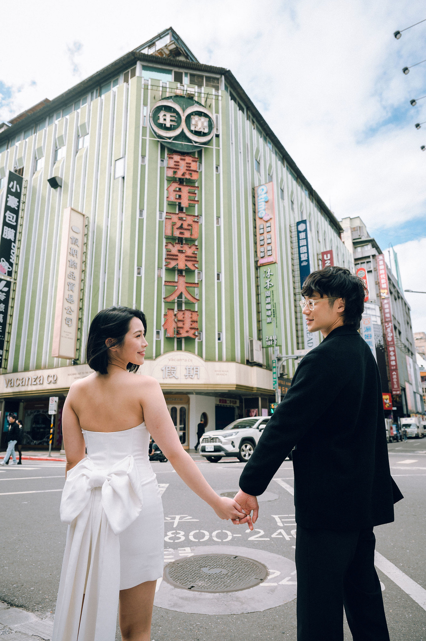 Taiwan Pre-Wedding Photoshoot | Ximending, Lengshuikeng & Jiufen at Ximending pre-wedding photo