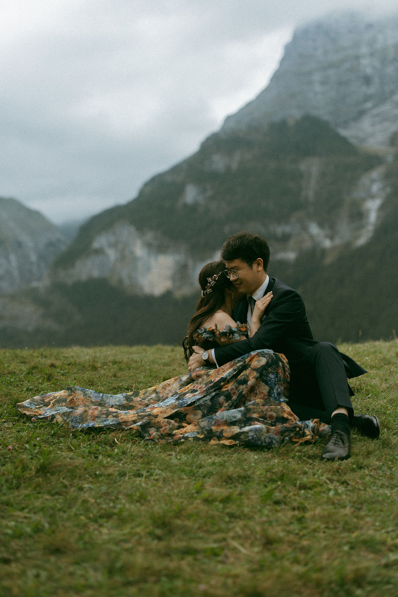 Switzerland Honeymoon Photoshoot Lucerne City Grindelwald First Cliff Lauterbrunnen Village at Grindelwald pre-wedding photo