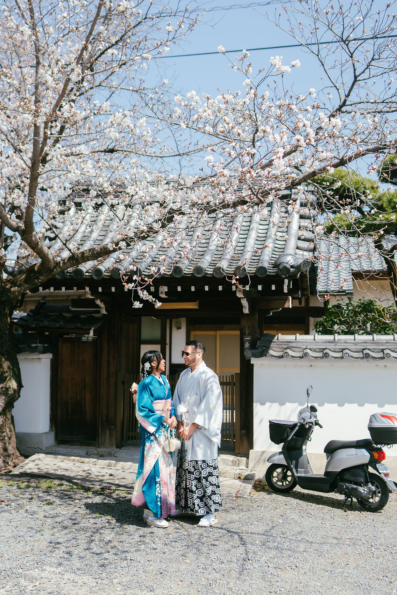 Kyoto Post-Wedding Photoshoot | Gion, Nara Deer Park & Mt. Wakakusa at Gion pre-wedding photo
