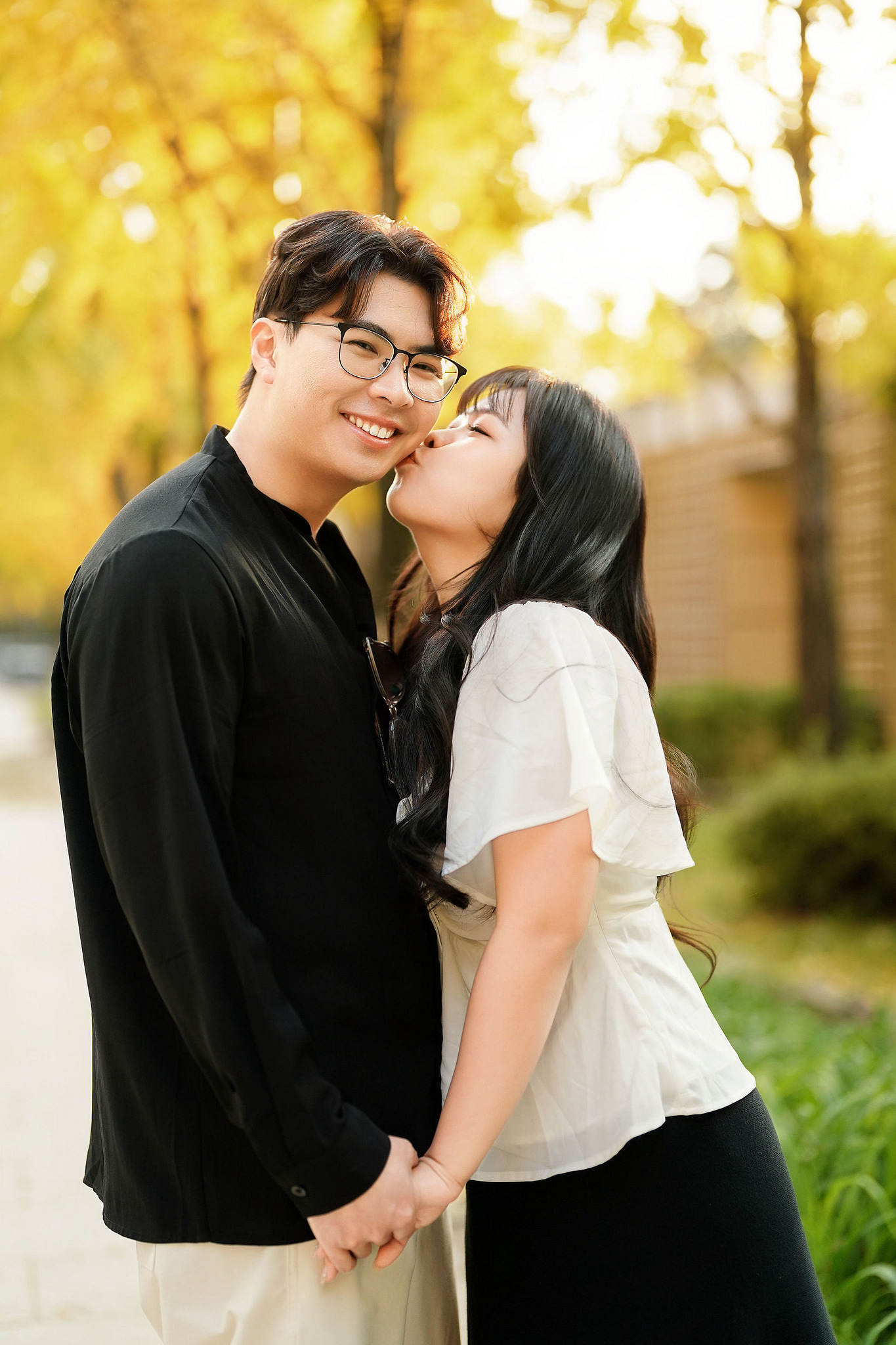 Seoul Pre-Wedding Photoshoot | Muhly Park, Seoul Forest & Cafe Street` at Cafe Street pre-wedding photo