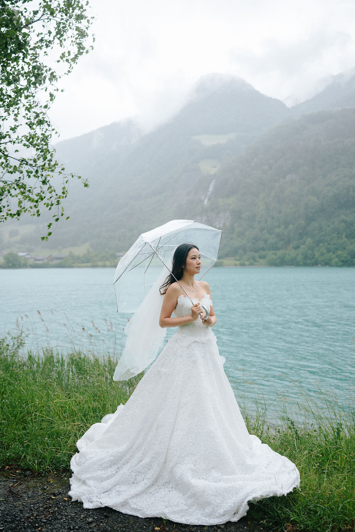 Switzerland Pre-Wedding Photoshoot | Grindelwald Village & Lauterbrunnen & Lake Lungern at Lake Lungern pre-wedding photo