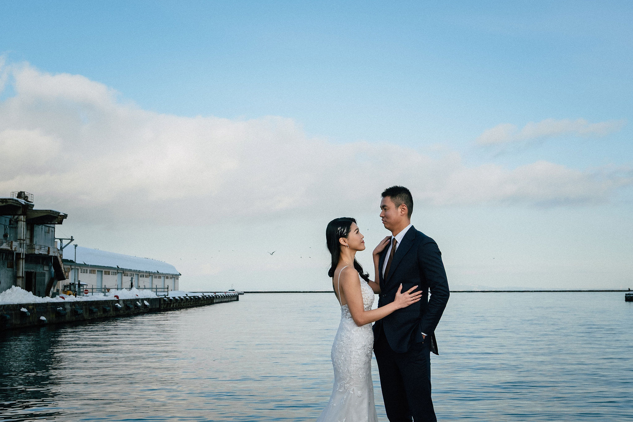 Hokkaido Pre-Wedding Photoshoot with Iyahiko Shrine, Nakajima Park, Moerenuma Park & Otaru Canal at Otaru Port pre-wedding photo