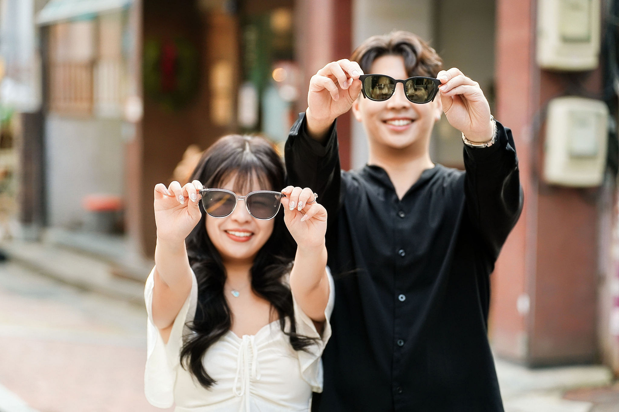 Seoul Pre-Wedding Photoshoot | Muhly Park, Seoul Forest & Cafe Street` at Cafe Street pre-wedding photo