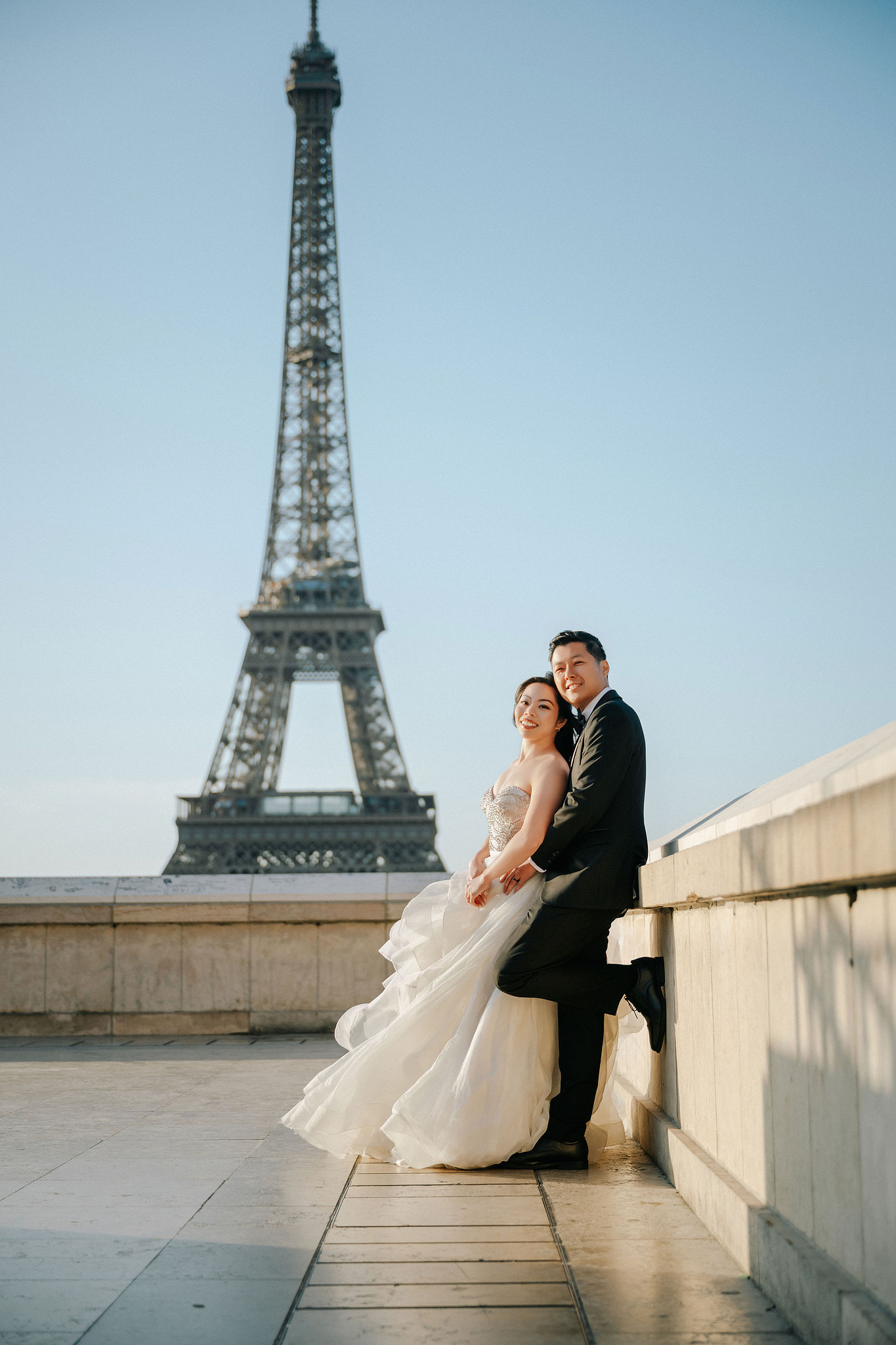 Paris Pre-Wedding Photoshoot | Place du Trocadéro, Port Debilly, Louvre, Parisian Streets & Bir-Hakeim Bridge at Place du Trocadéro pre-wedding photo