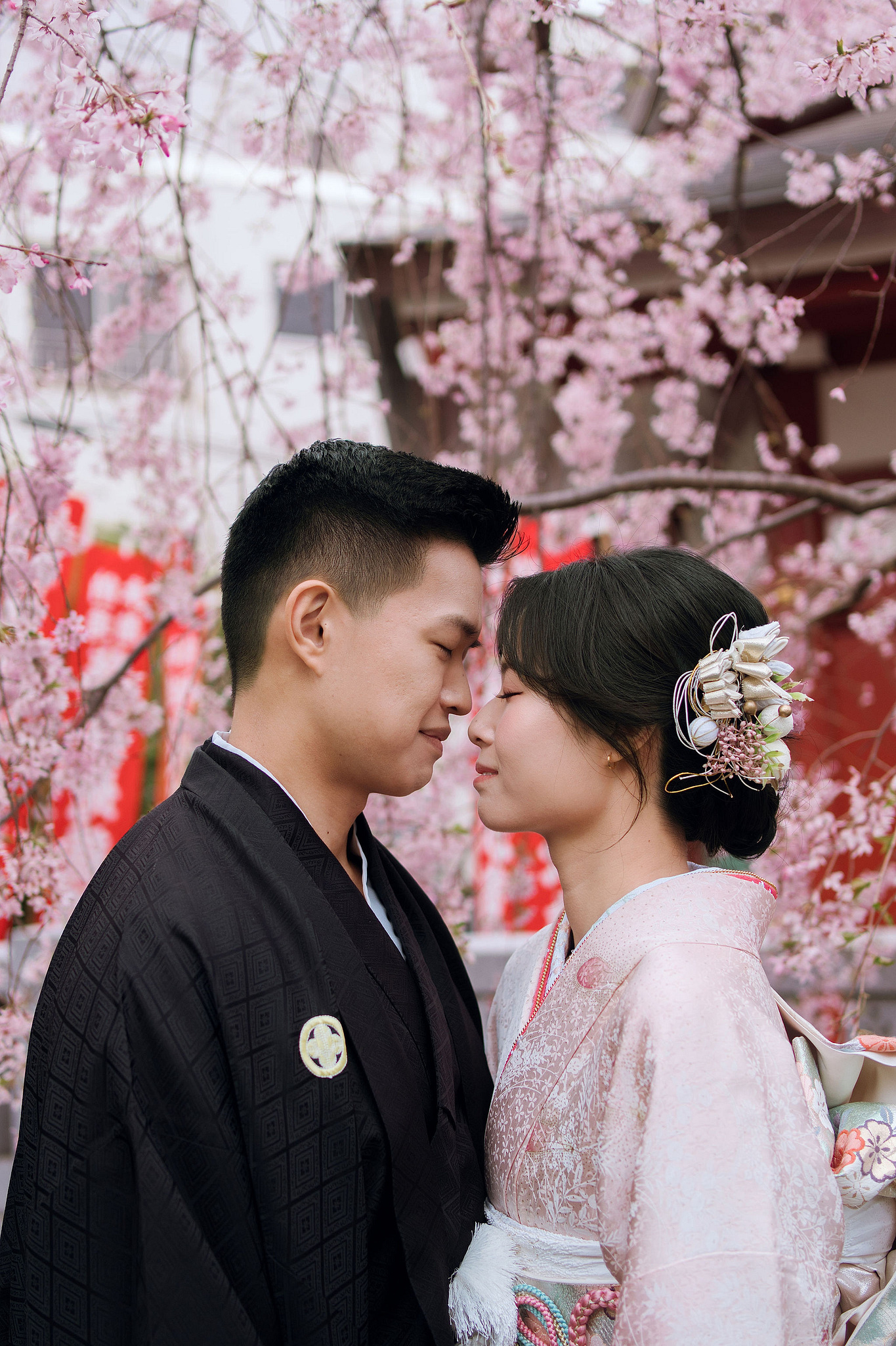 Tokyo & Mt Fuji Pre-Wedding Photoshoot | Senso-Ji Temple, Tokyo Park & Lake Kawaguchiko at Senso-Ji Temple pre-wedding photo