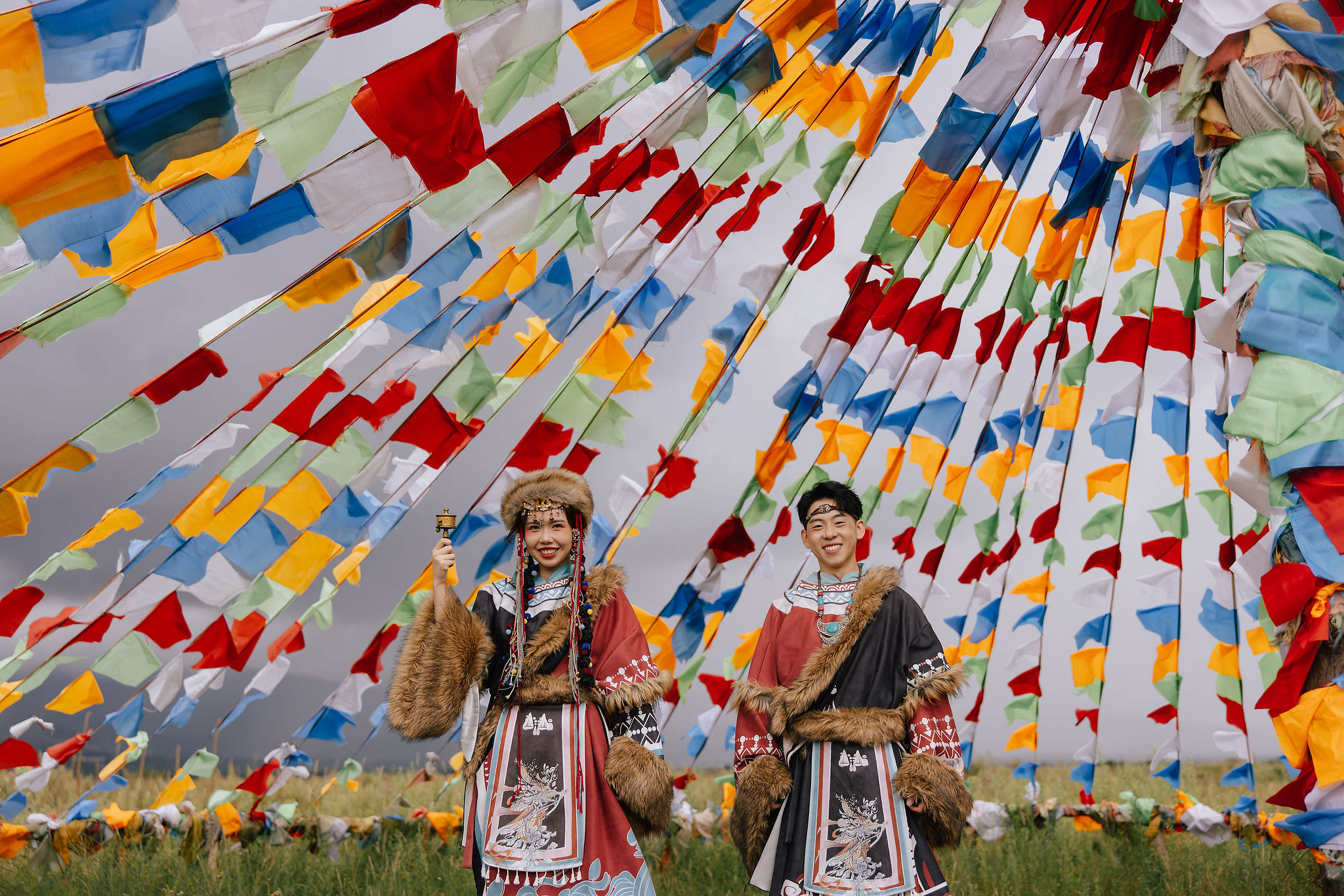 Yunnan Pre-Wedding Photoshoot Lijiang Dragon Jade Mountain Tribal Experience Ancient Town Hanfu at Yunnan Highland Pastures pre-wedding photo