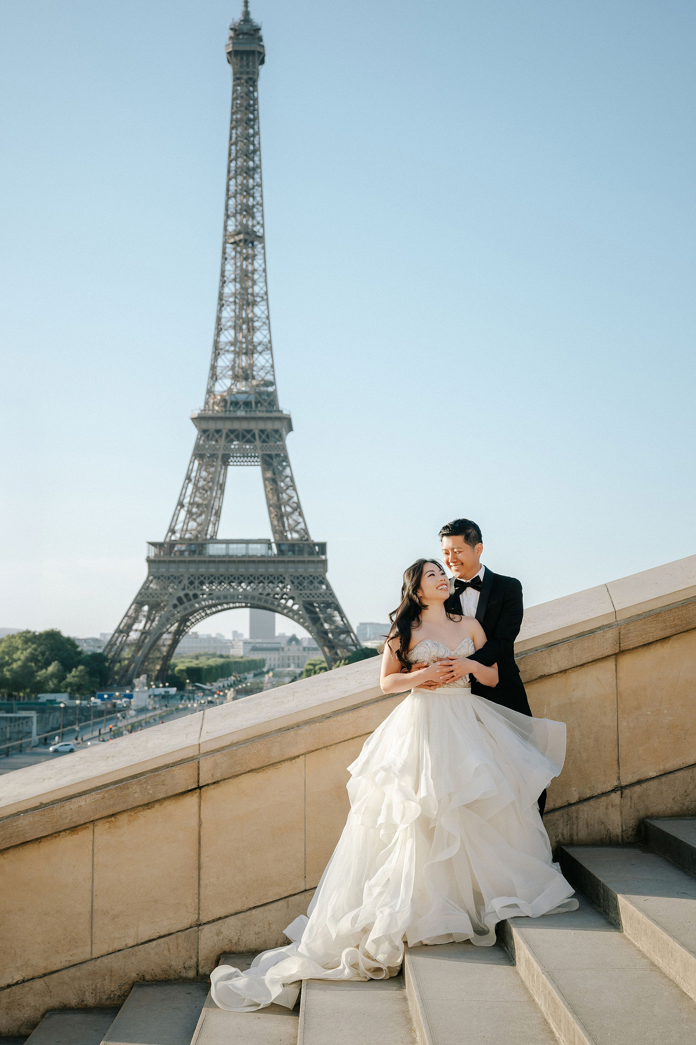 Paris Pre-Wedding Photoshoot | Place du Trocadéro, Port Debilly, Louvre, Parisian Streets & Bir-Hakeim Bridge at Place du Trocadéro pre-wedding photo