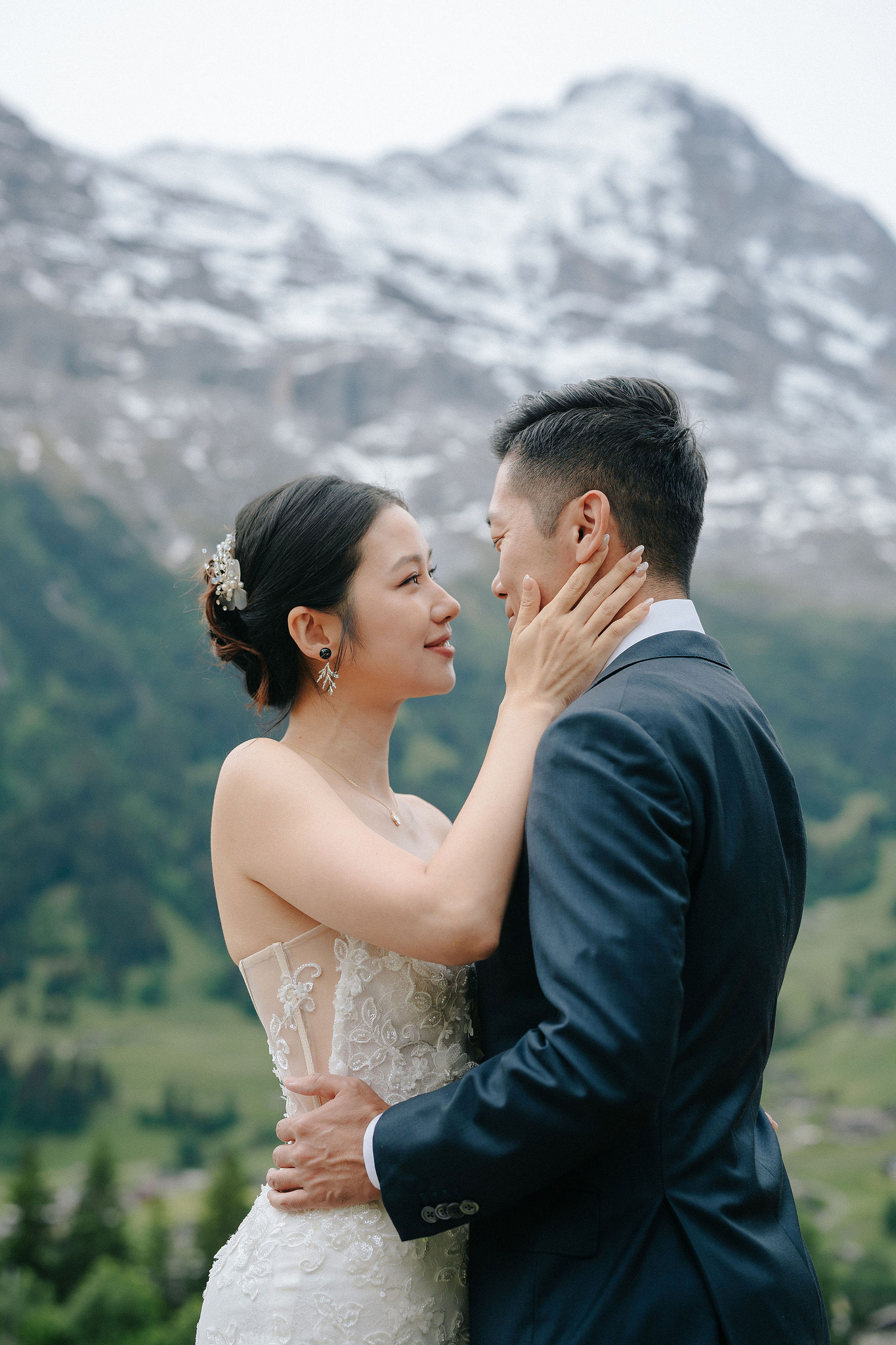 Switzerland Pre-Wedding Photoshoot | Grindelwald Village & Lauterbrunnen & Lake Lungern at Grindelwald Village pre-wedding photo